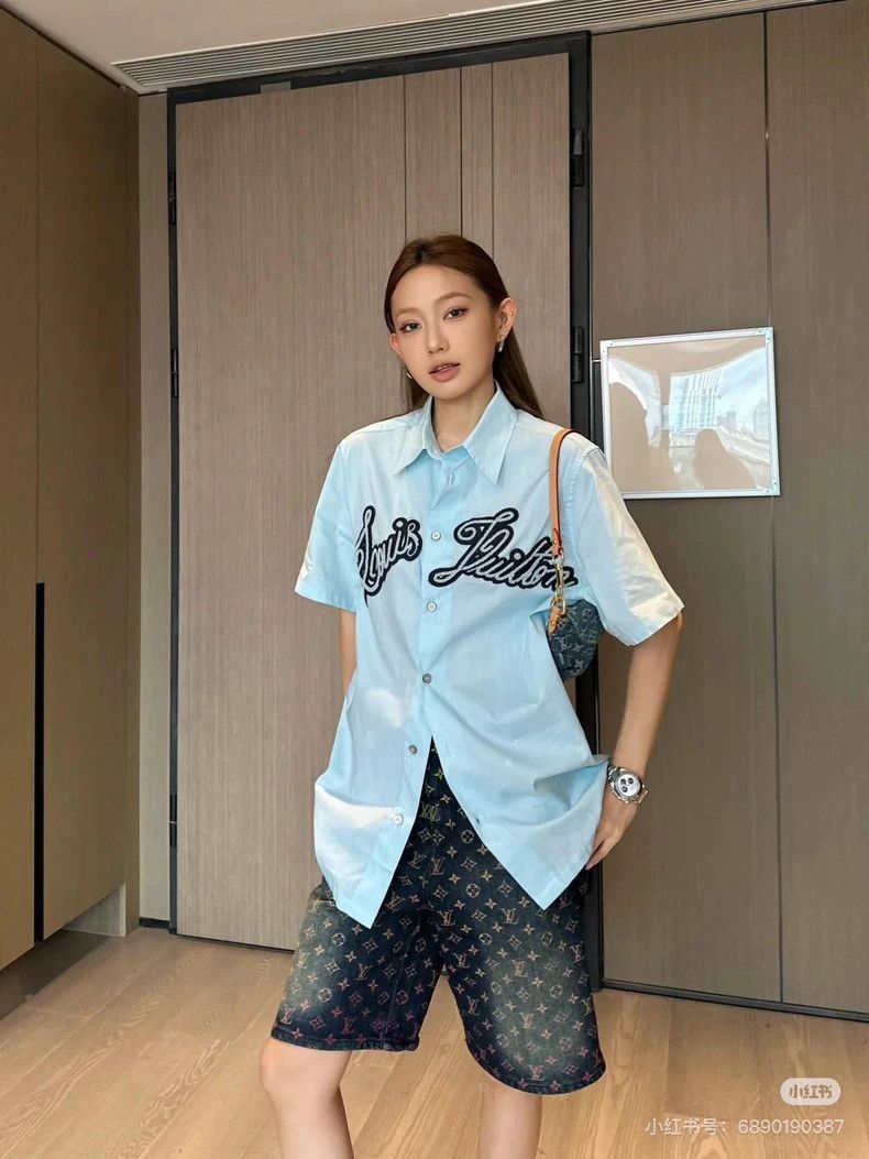 Louis Vuitton Louis Vuitton Sky blue beaded logo short sleeve shirt Size US L / EU 52-54 / 3 - 8 Thumbnail