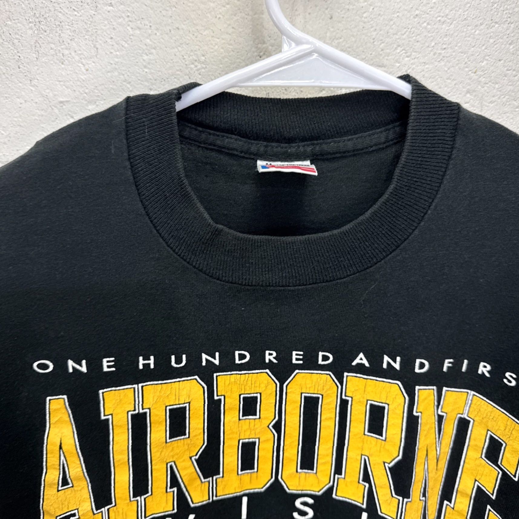 Fruit Of The Loom VINTAGE Airborne Division United States Screaming Eagle T-Shirt Adult M Black Cotton Crew Neck Graphics USA Army 90s Mens Size US M / EU 48-50 / 2 - 4 Thumbnail