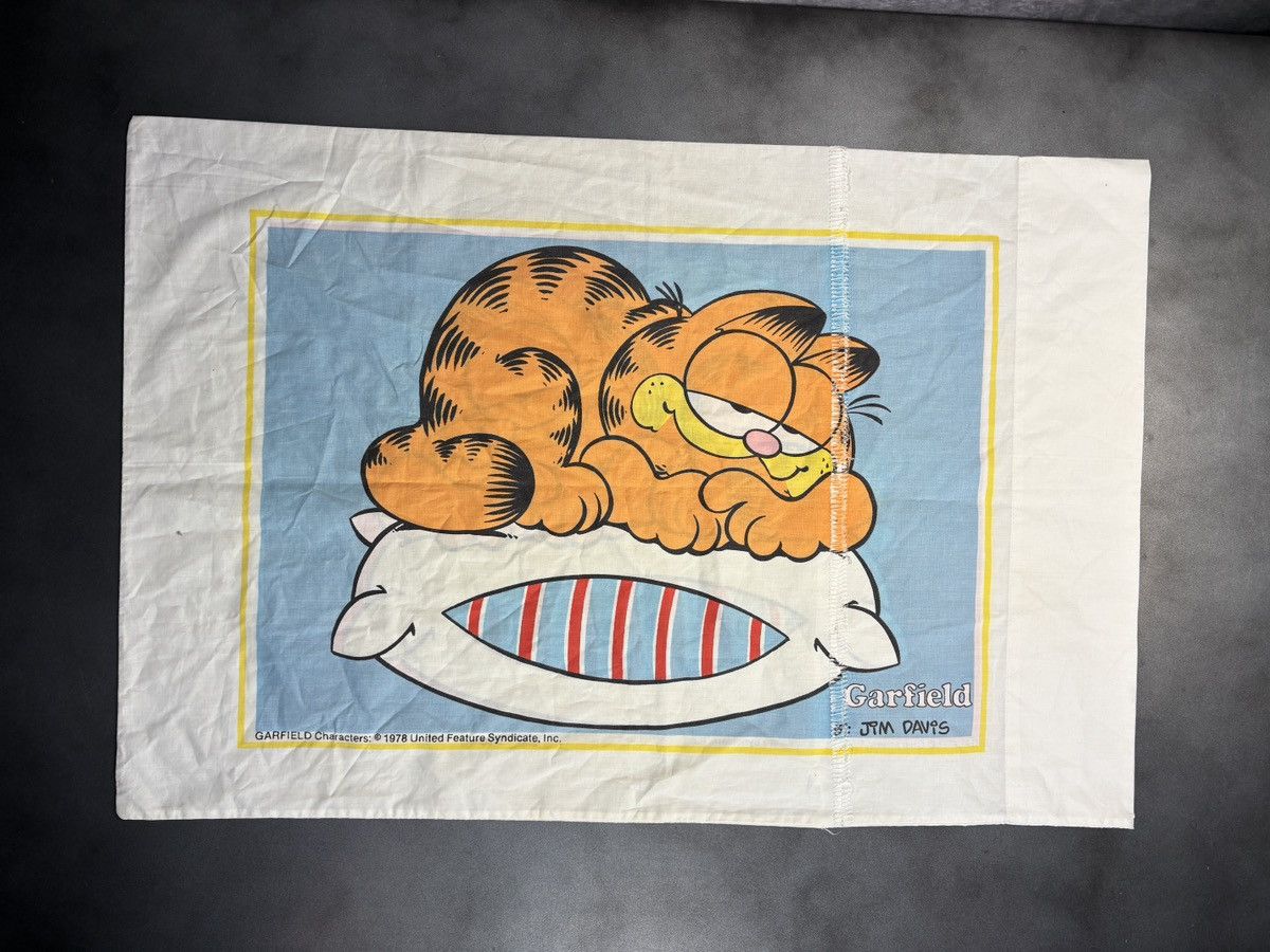 Vintage 1970s Garfield Pillow Case Vintage Bedding Bed Sheet Linens Size ONE SIZE - 7 Thumbnail