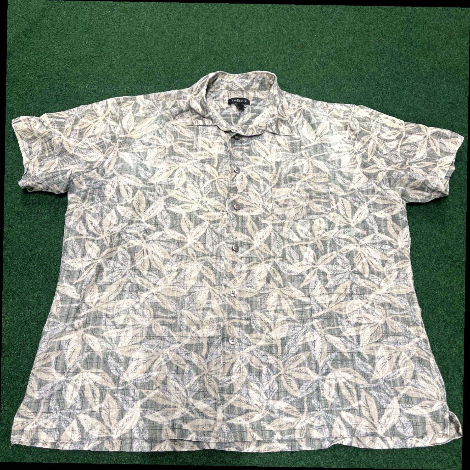 Van Heusen Van Heusen Hawaiian Shirt Mens Large 16-16.5 Green Beige Floral Short Sleeve Size US L / EU 52-54 / 3 - 1 Thumbnail