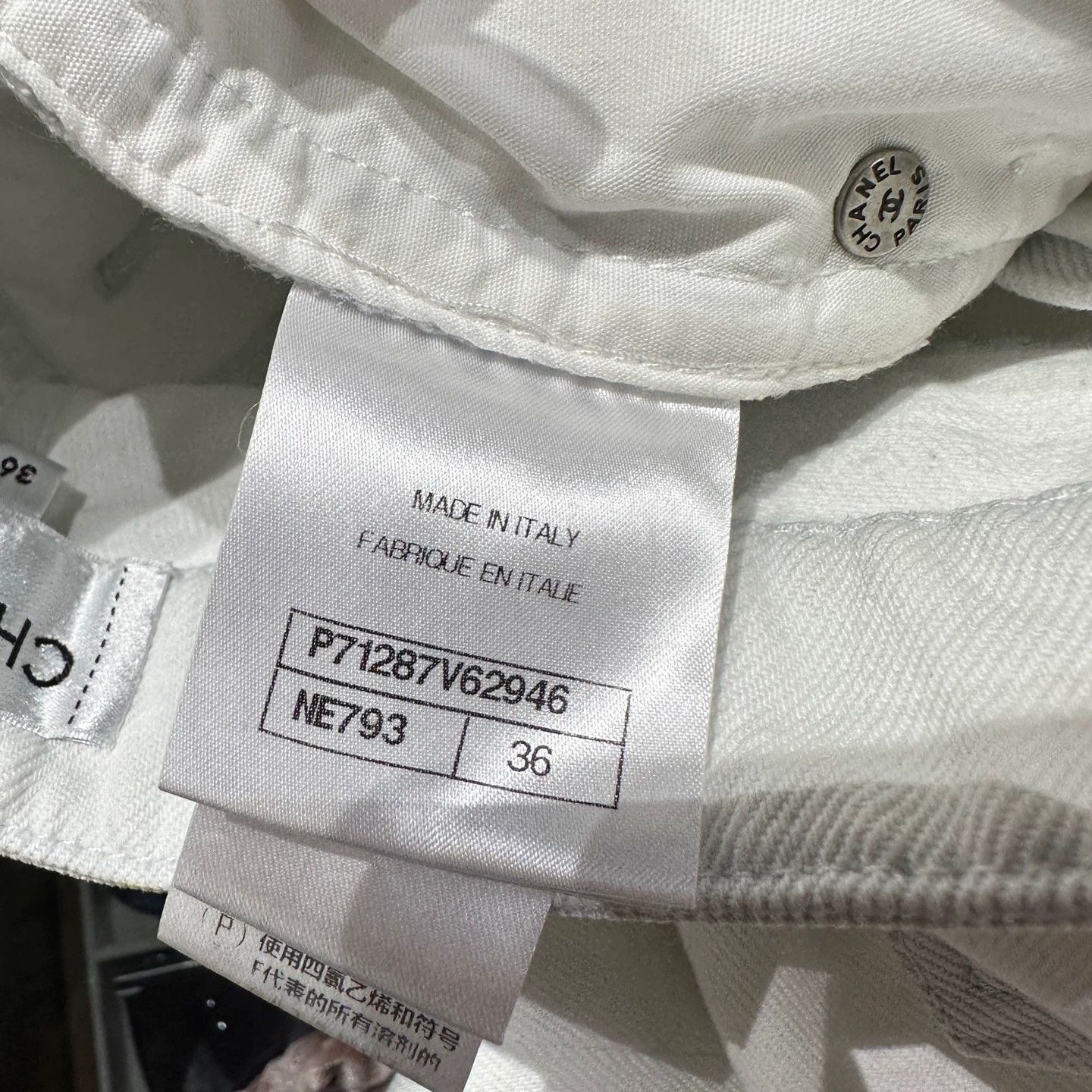 Chanel Chanel apr142 21B CC Logo Button Jeans 36 Size 26" / US 2 / IT 38 - 4 Thumbnail