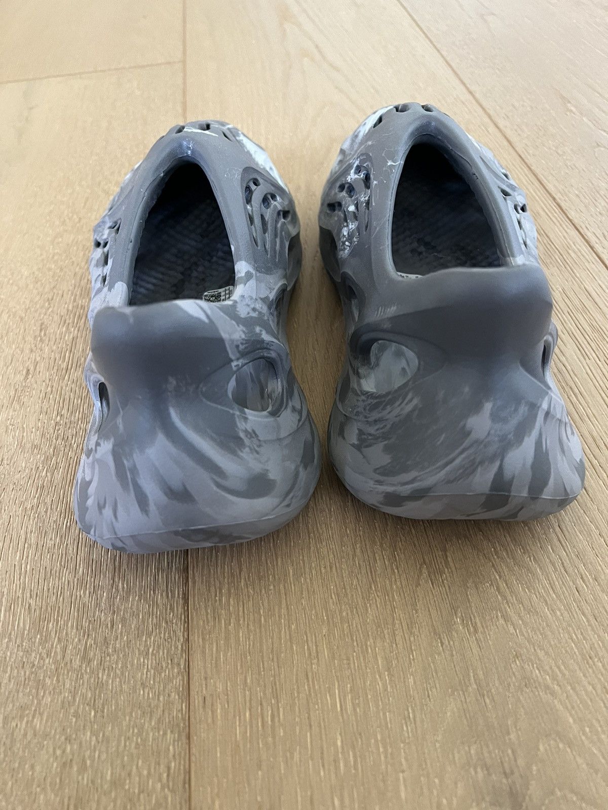Adidas Gray Yeezy Foam RNR Size US 11 / EU 44 - 7 Thumbnail