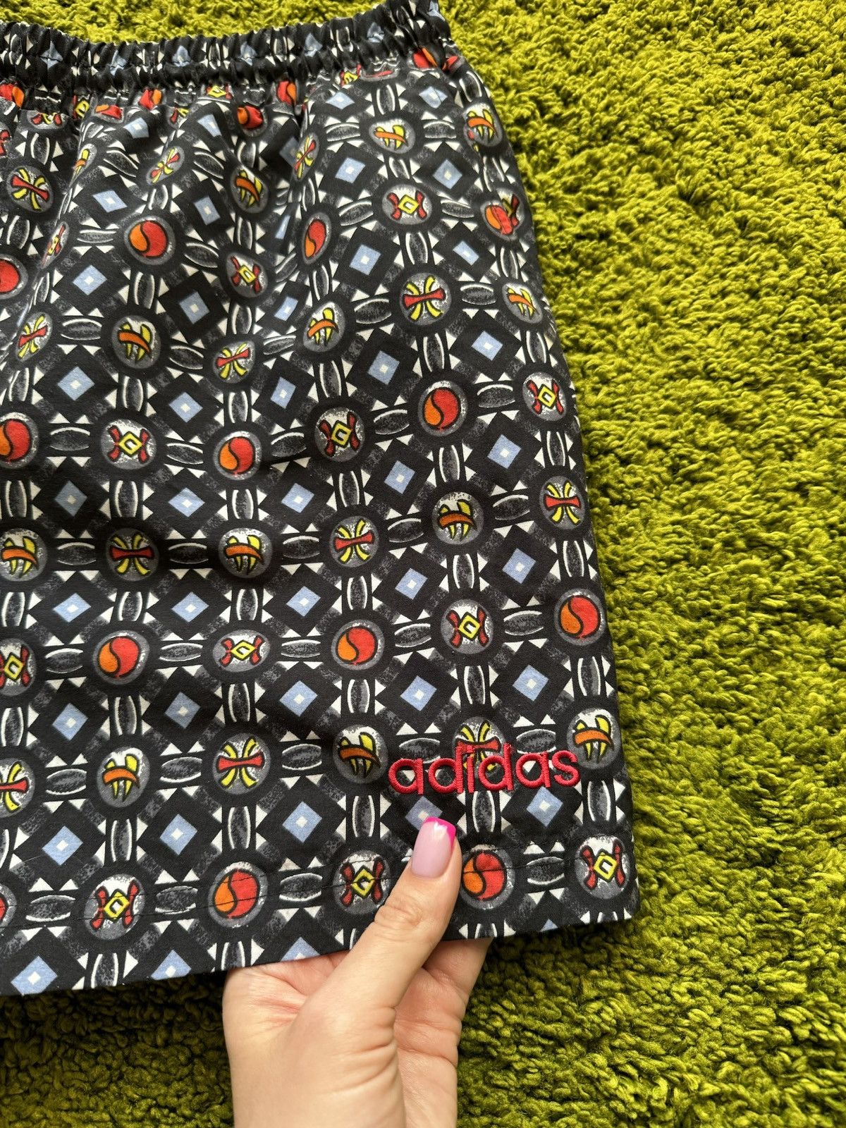 Adidas × Vintage Adidas 90s vintage embroidered logo graphic shorts Size US 32 / EU 48 - 2 Thumbnail