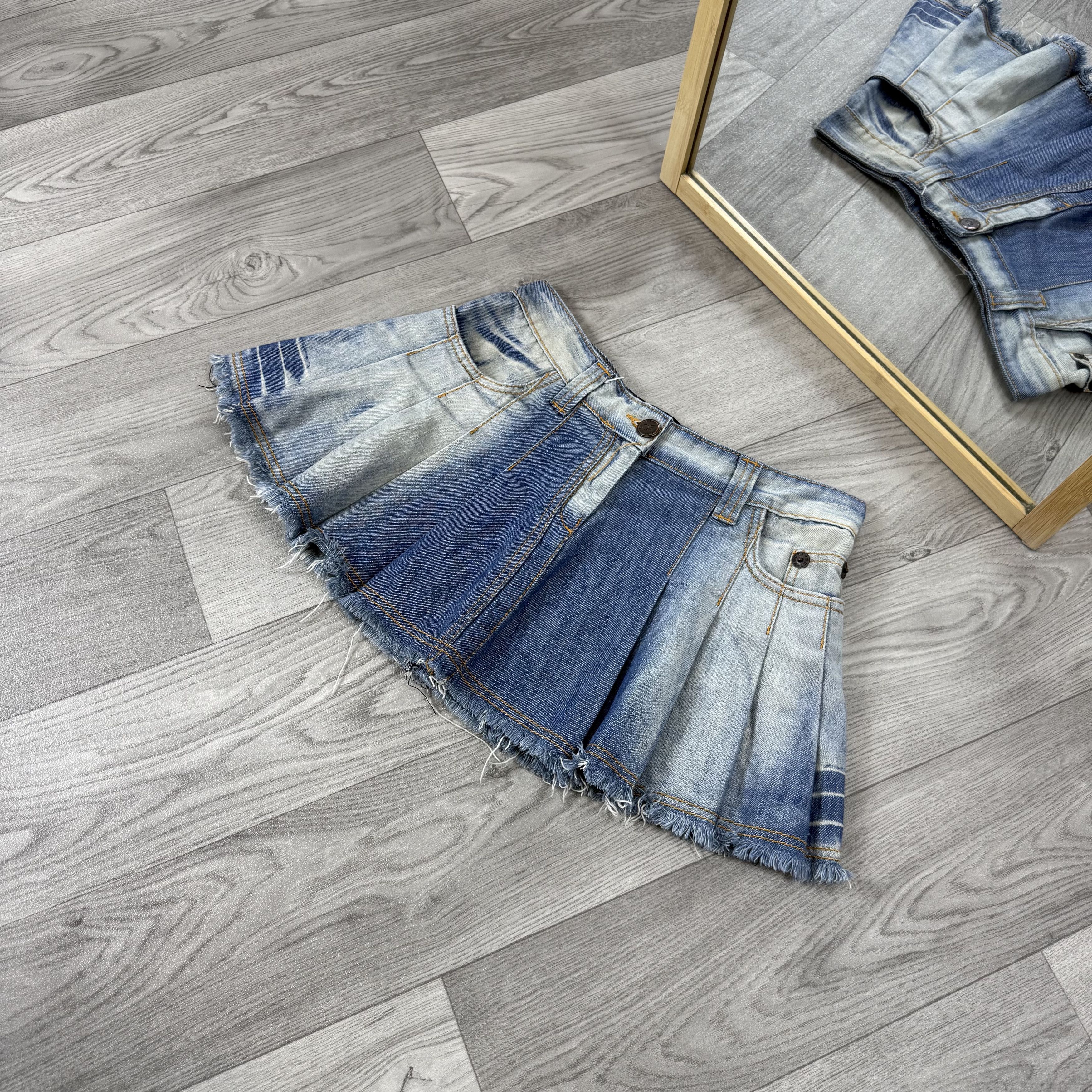 Vintage Vintage VSCT Jeans Y2K Pleated Denim Mini Skirt Size 26" / US 2 / IT 38 - 6 Thumbnail