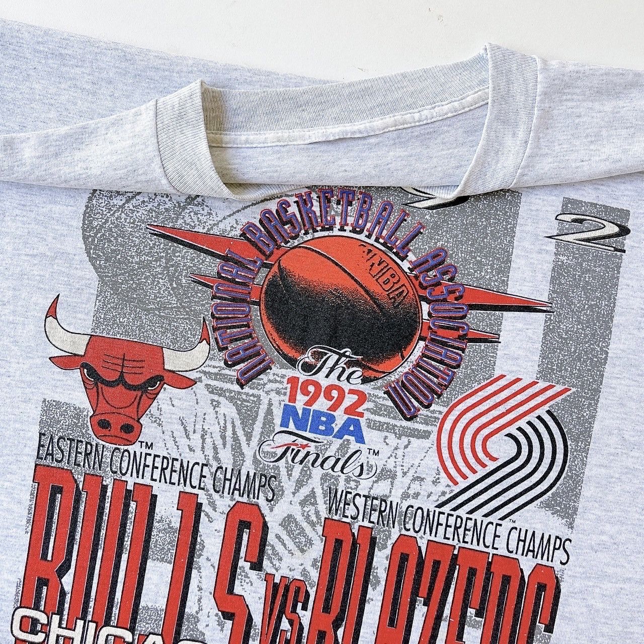 Vintage 90s Chicago Bulls Vs Portland Trail Blazers NBA t-shirt/ XL Size US XL / EU 56 / 4 - 9 Thumbnail