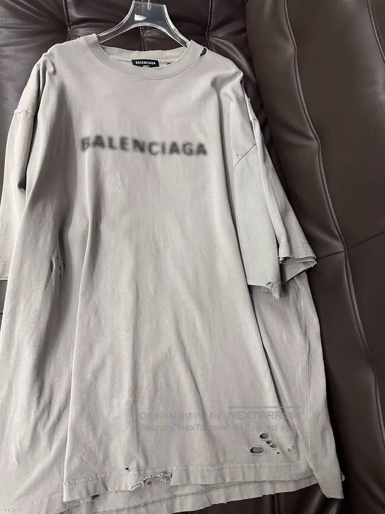 Balenciaga Balenciaga Blurry Letter Hole Short Sleeve T-Shirt Size US S / EU 44-46 / 1 - 2 Thumbnail