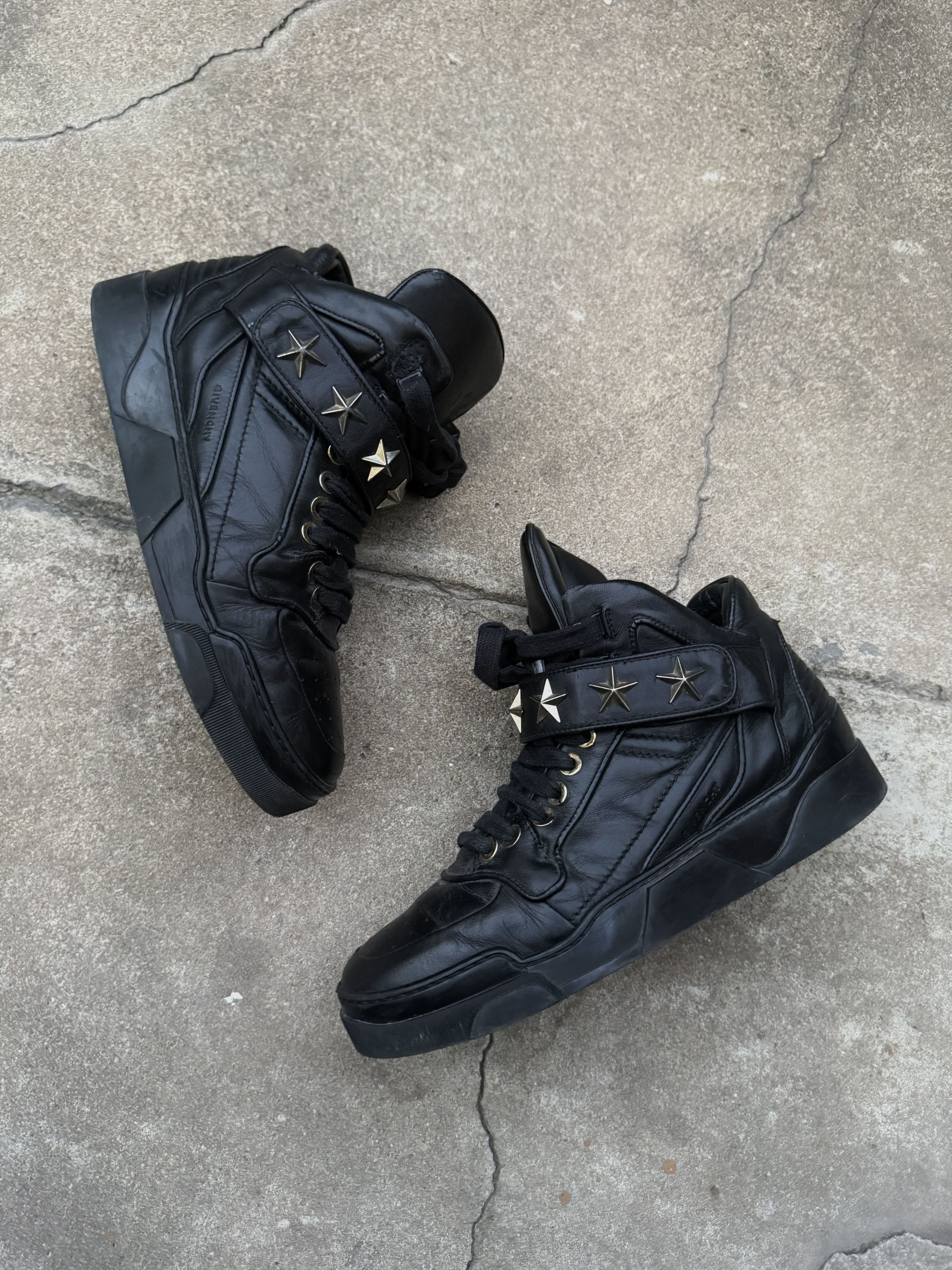 Givenchy Givenchy Triple Black Star Studded Tyson Sneakers Size US 10 / EU 43 - 2 Thumbnail
