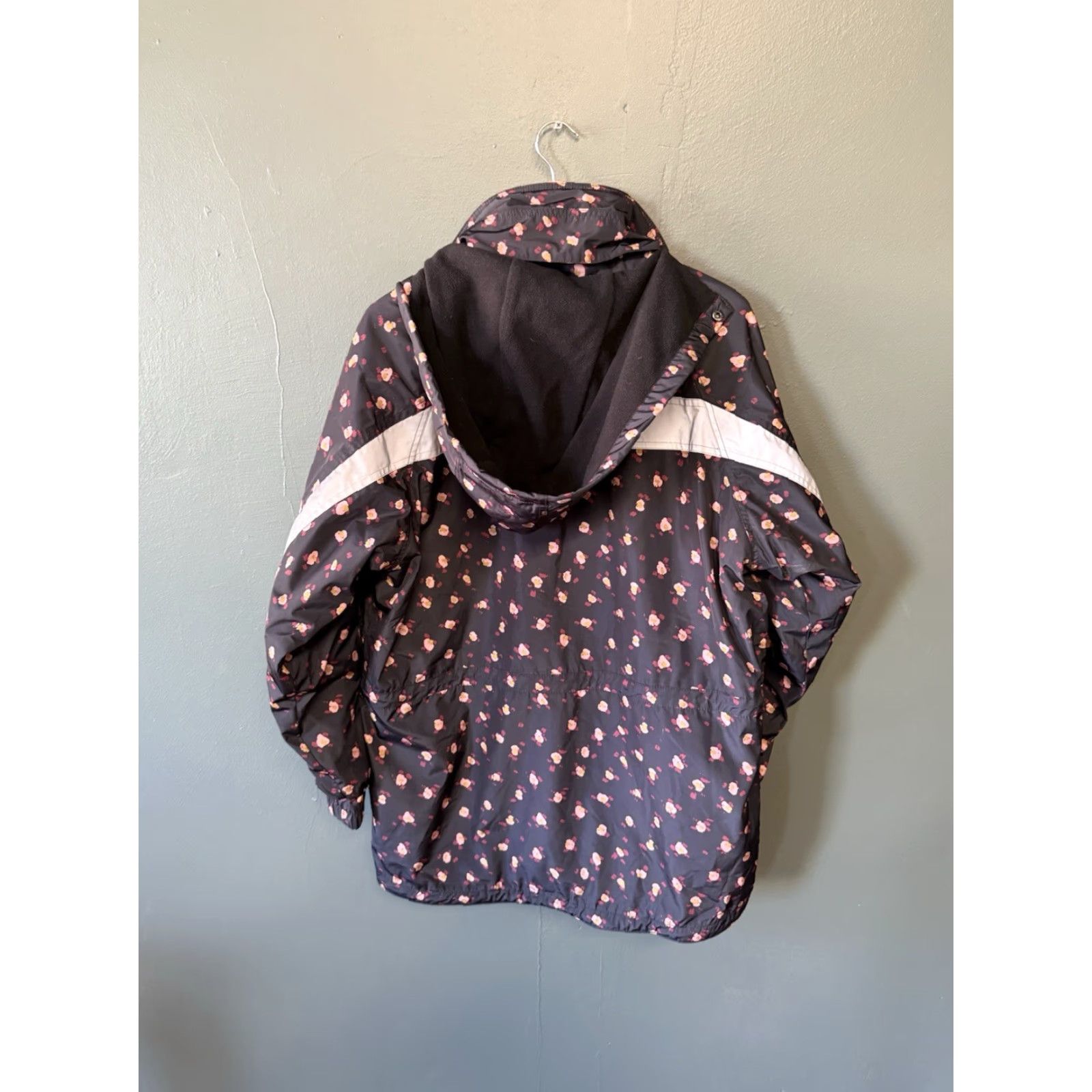 Vintage Cabi Womens Jacket Size Medium Black Floral Pattern Full Zip Hooded Size M / US 6-8 / IT 42-44 - 2 Thumbnail