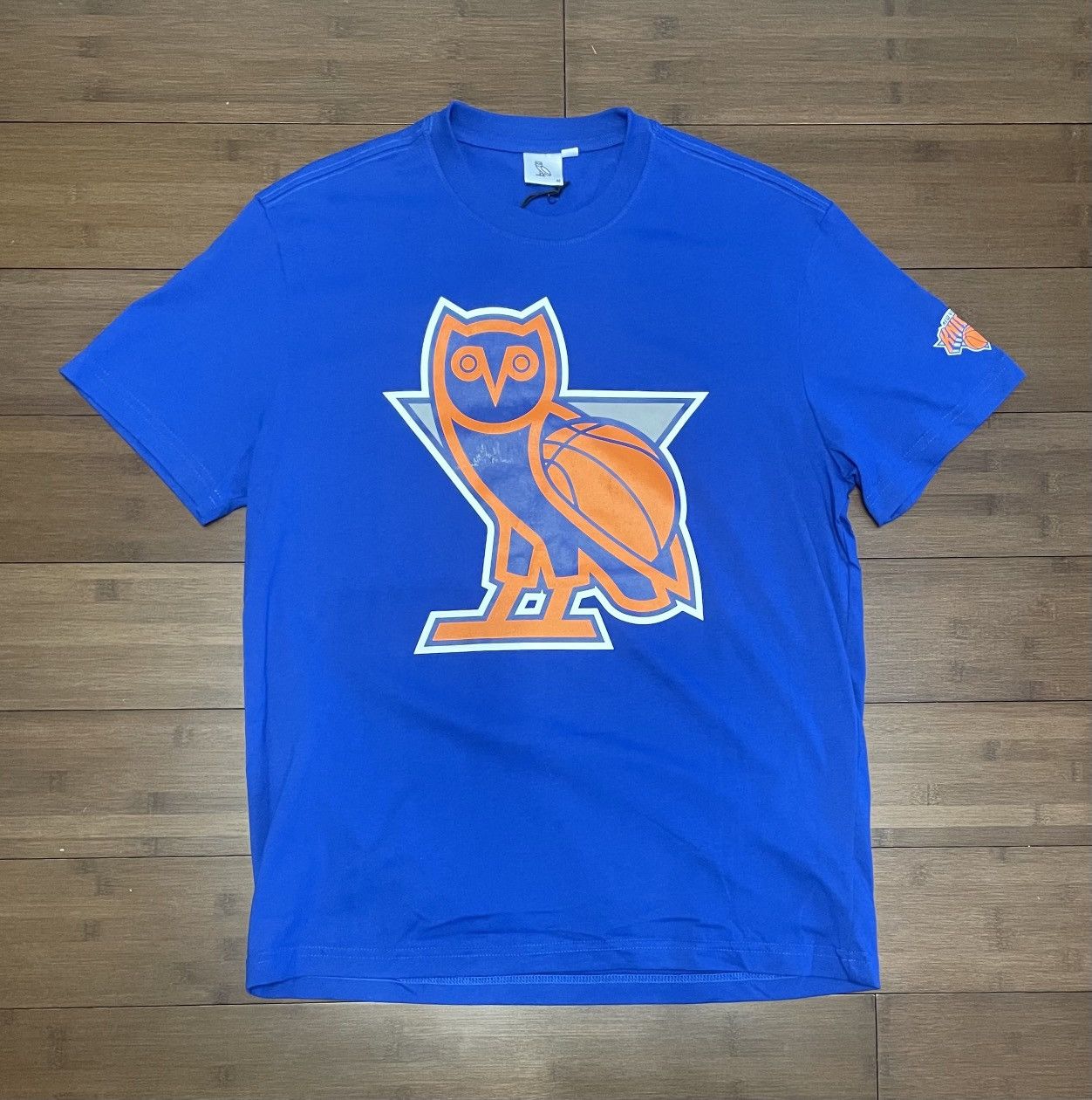 NBA × October's Very Own OVO New York Knicks NY Tee SIZE XXXL Size US XXL / EU 58 / 5 - 1 Thumbnail
