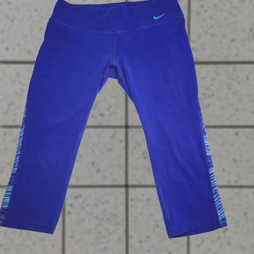Nike VINTAGE? Nike Dri-Fit Navy Blue White Stretch Athletic Capri Leggings - Medium Women Blue Capris M Athletic Nike Dri-FIT | Womens Activewear Size 32" / US 10 / IT 46 - 1 Thumbnail