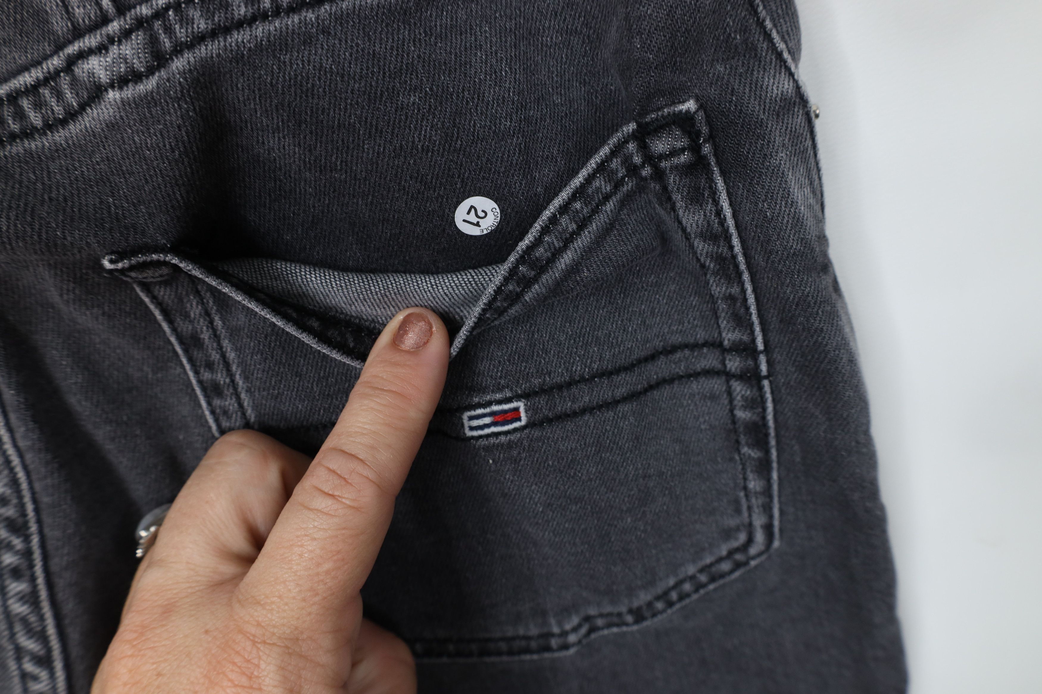 Tommy Hilfiger Vintage Y2K Tommy Hilfiger Spell High Rise Tapered Leg Jeans Size 27" / US 4 / IT 40 - 10 Thumbnail