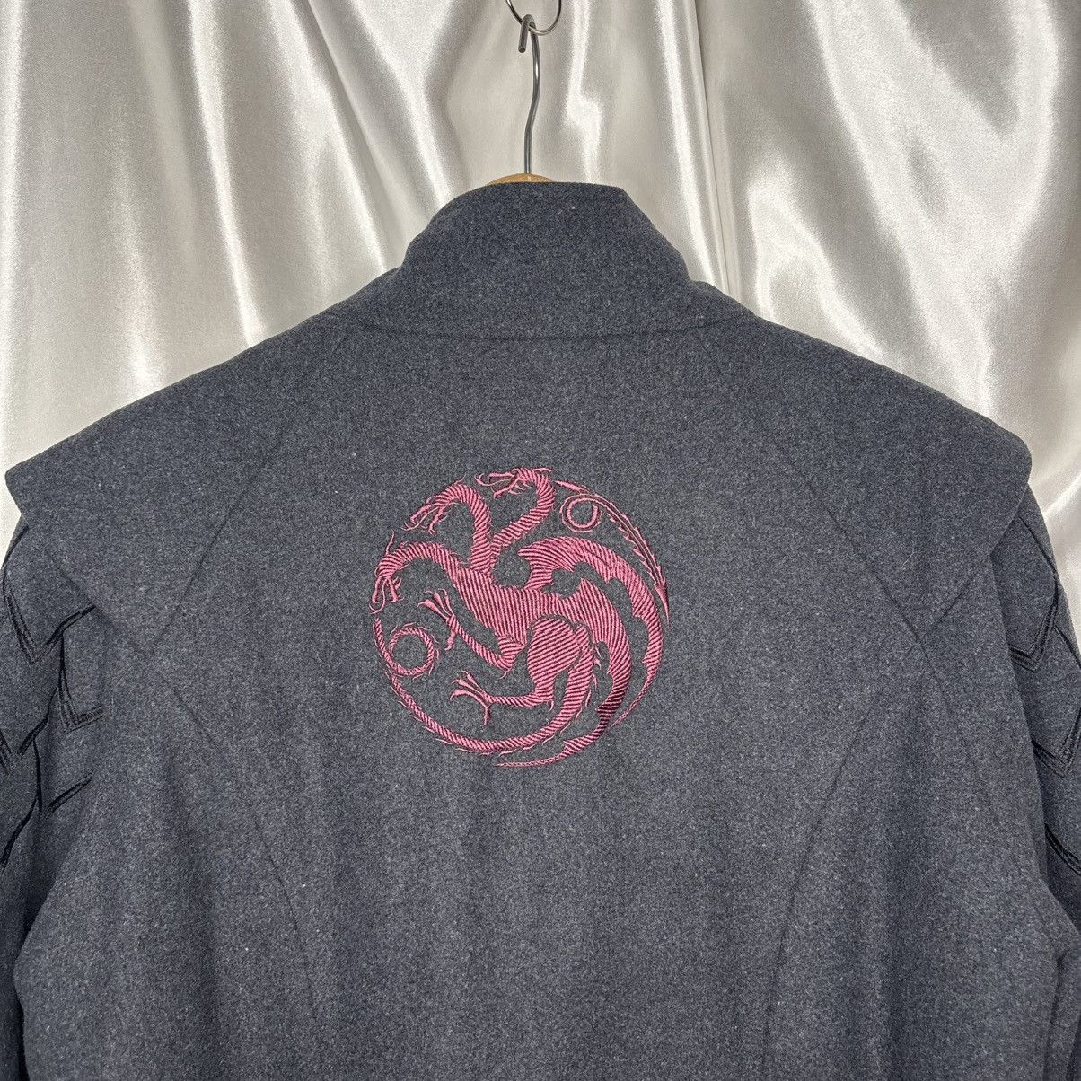 Other gray graphite game of thrones coat of arms targaryen logo Size XXL / US 16-18 / IT 52-54 - 3 Thumbnail