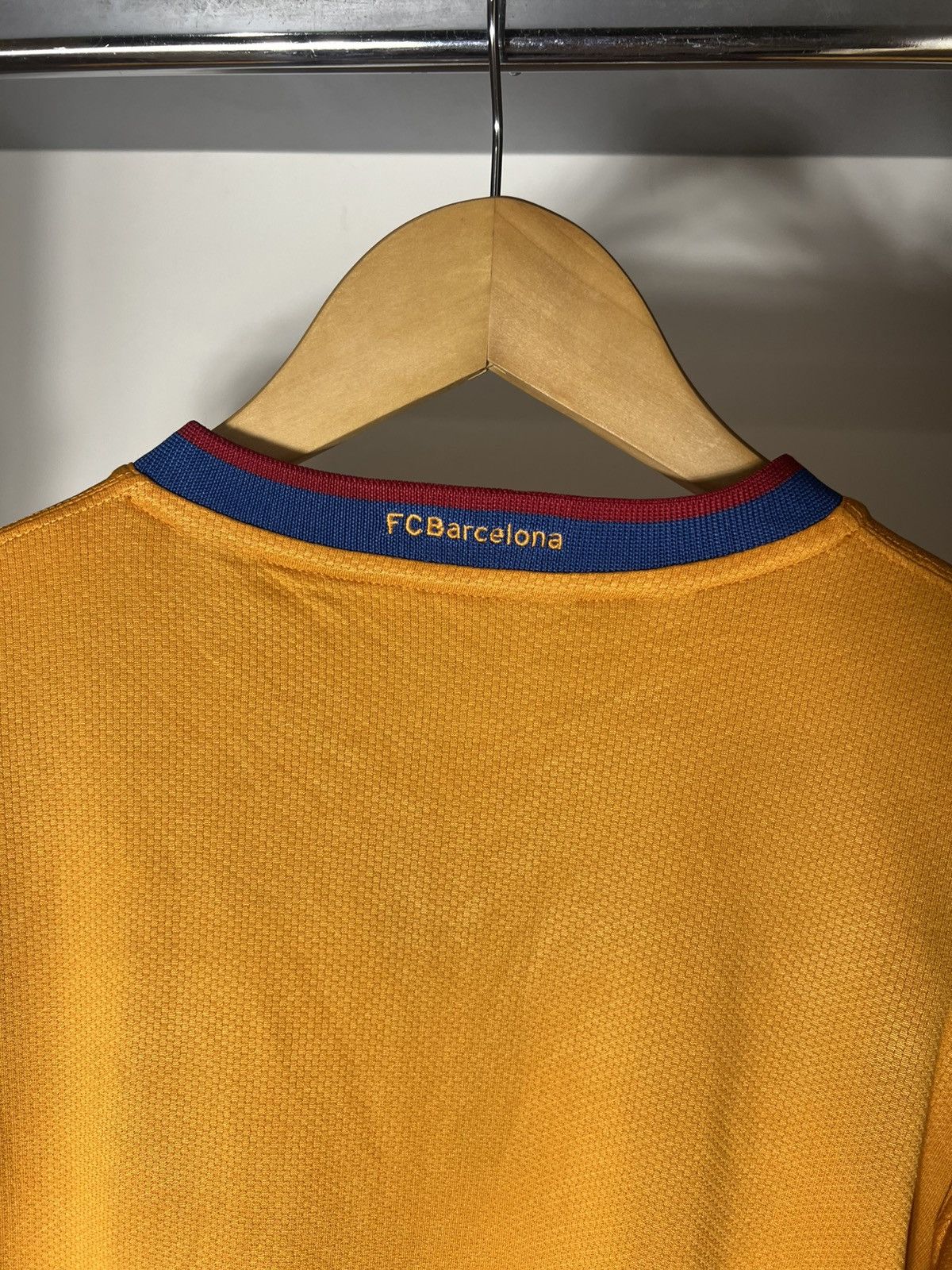 Nike VINTAGE NIKE FC BARCELONA SPAIN SOCCER JERSEY RETRO Y2K 90s Size US S / EU 44-46 / 1 - 15 Thumbnail