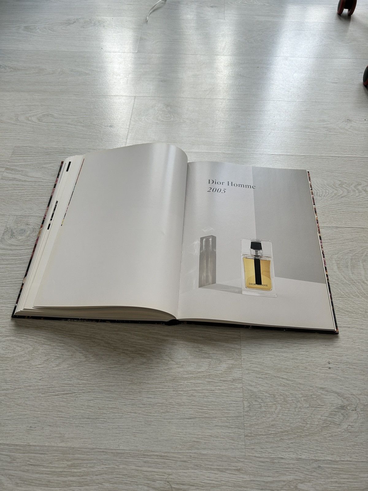 Dior Dior “The Perfumes” Book Size ONE SIZE - 17 Thumbnail
