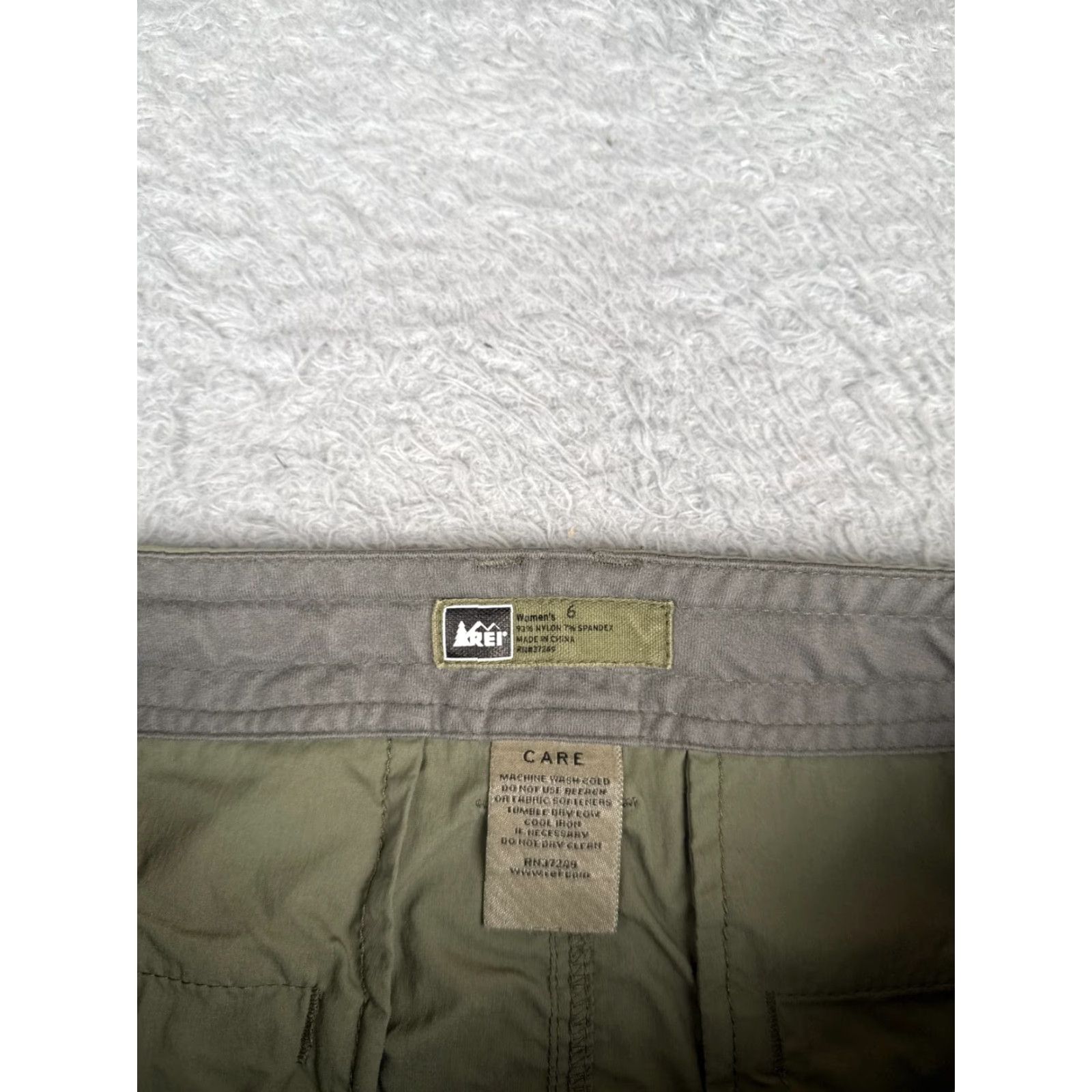 Vintage REI Women’s Cargo Skirt Size 6 Green Nylon Canvas Pockets Fall Spring Casual Size 28" / US 6 / IT 42 - 7 Thumbnail