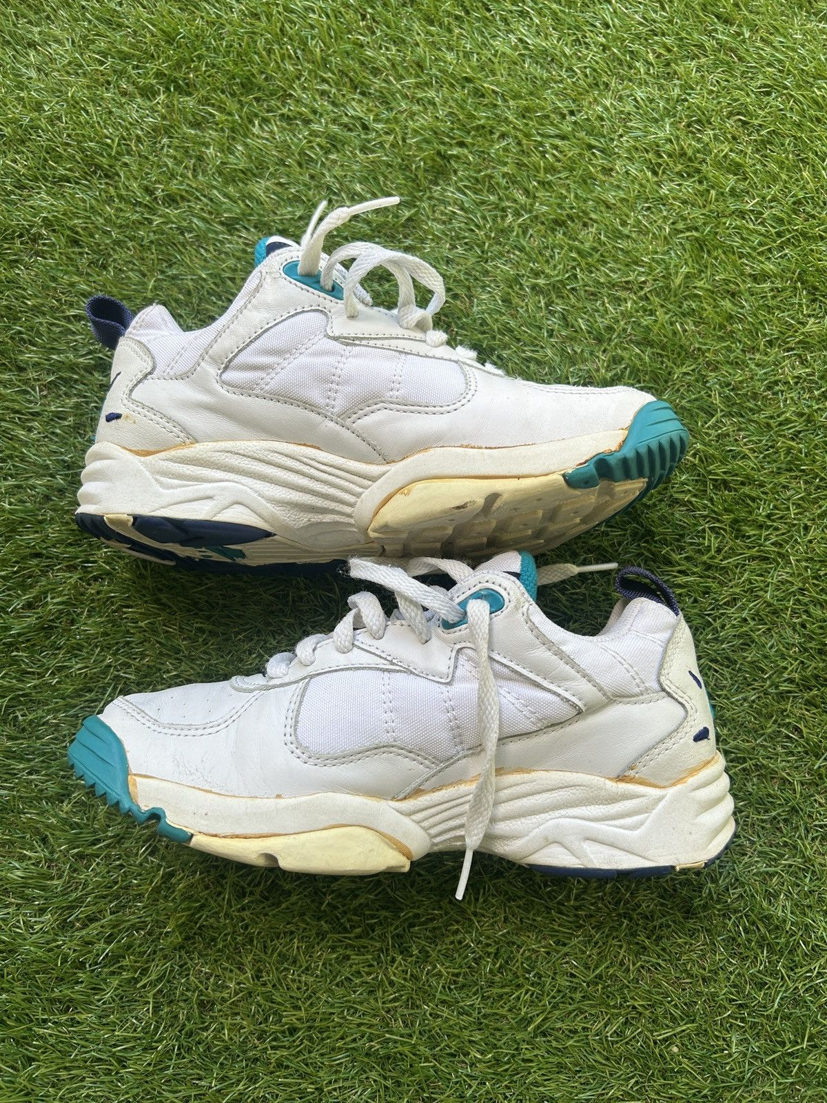 Nike Vintage 1994 Nike Air Cross Training White/Navy/Teal Size US 7 / EU 40 - 6 Thumbnail
