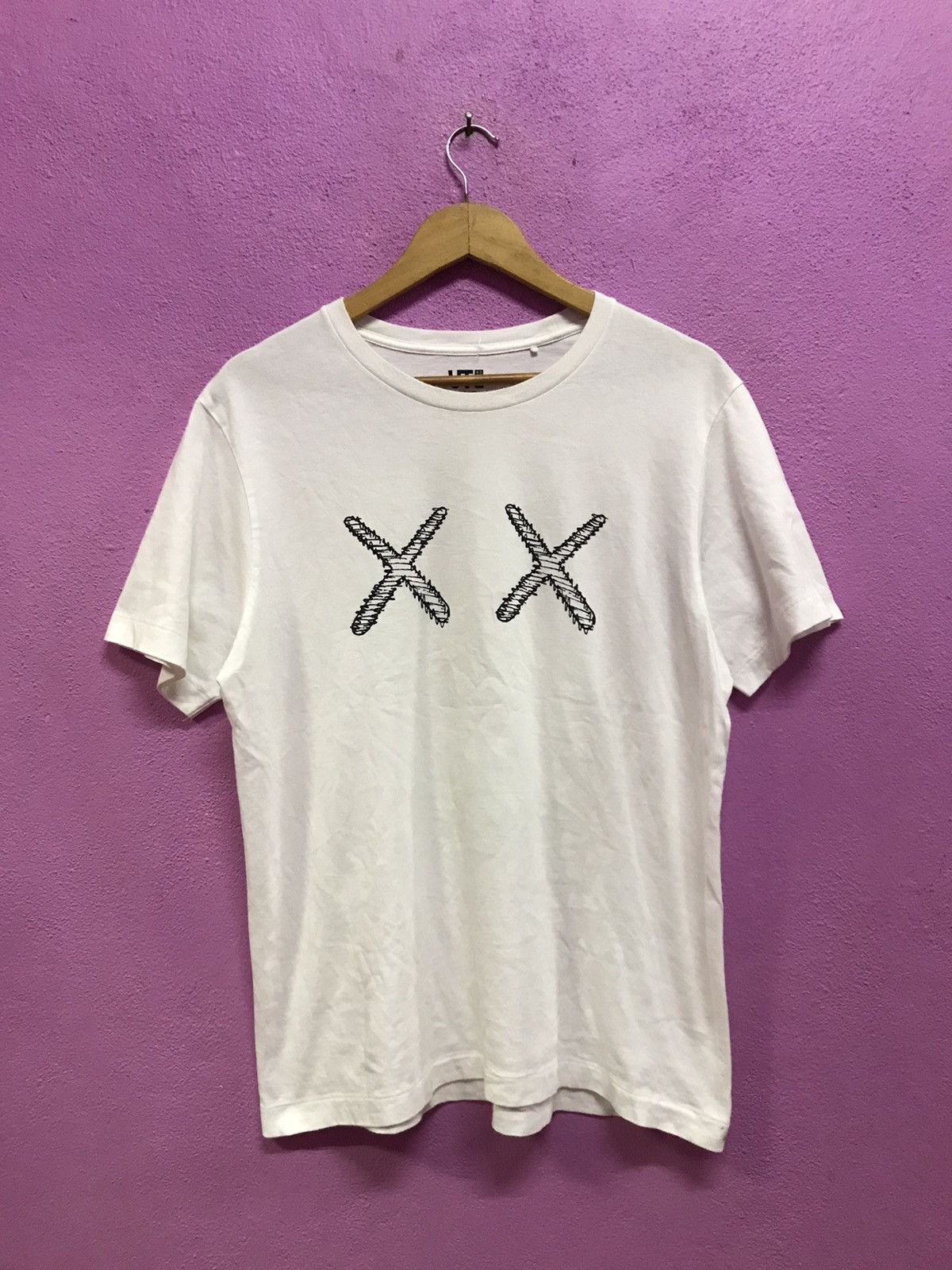 Kaws × Uniqlo Kaws x Uniqlo Skeleton T-Shirts Size L Size US L / EU 52-54 / 3 - 2 Thumbnail