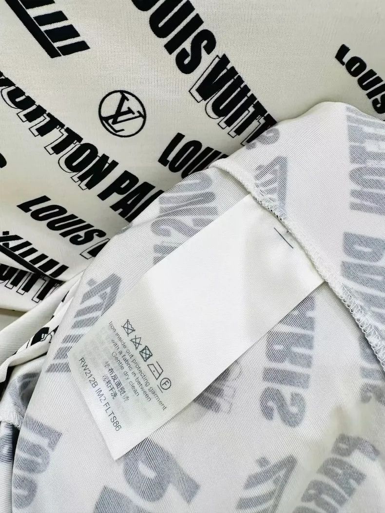 Louis Vuitton Louis Vuitton Full Letter long sleeves Size US XS / EU 42 / 0 - 4 Thumbnail
