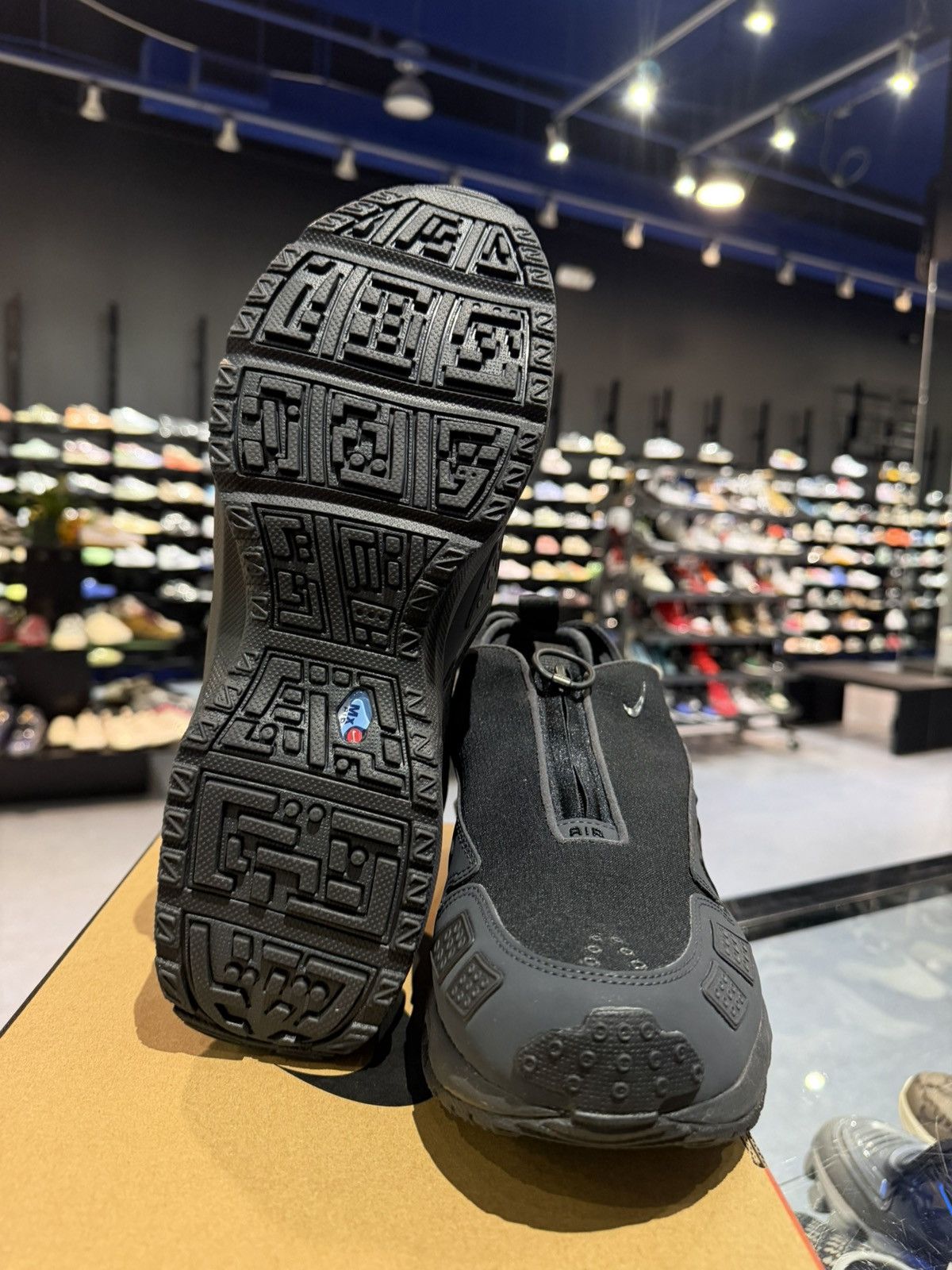 Nike Size 11m - Nike Air Max Sunder Gore-Tex Black Size US 11 / EU 44 - 7 Thumbnail