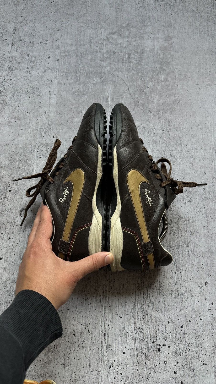 Nike 2007 Nike Ronaldinho R10 Vintage Leather Soccer Boots Size US 11 / EU 44 - 13 Thumbnail