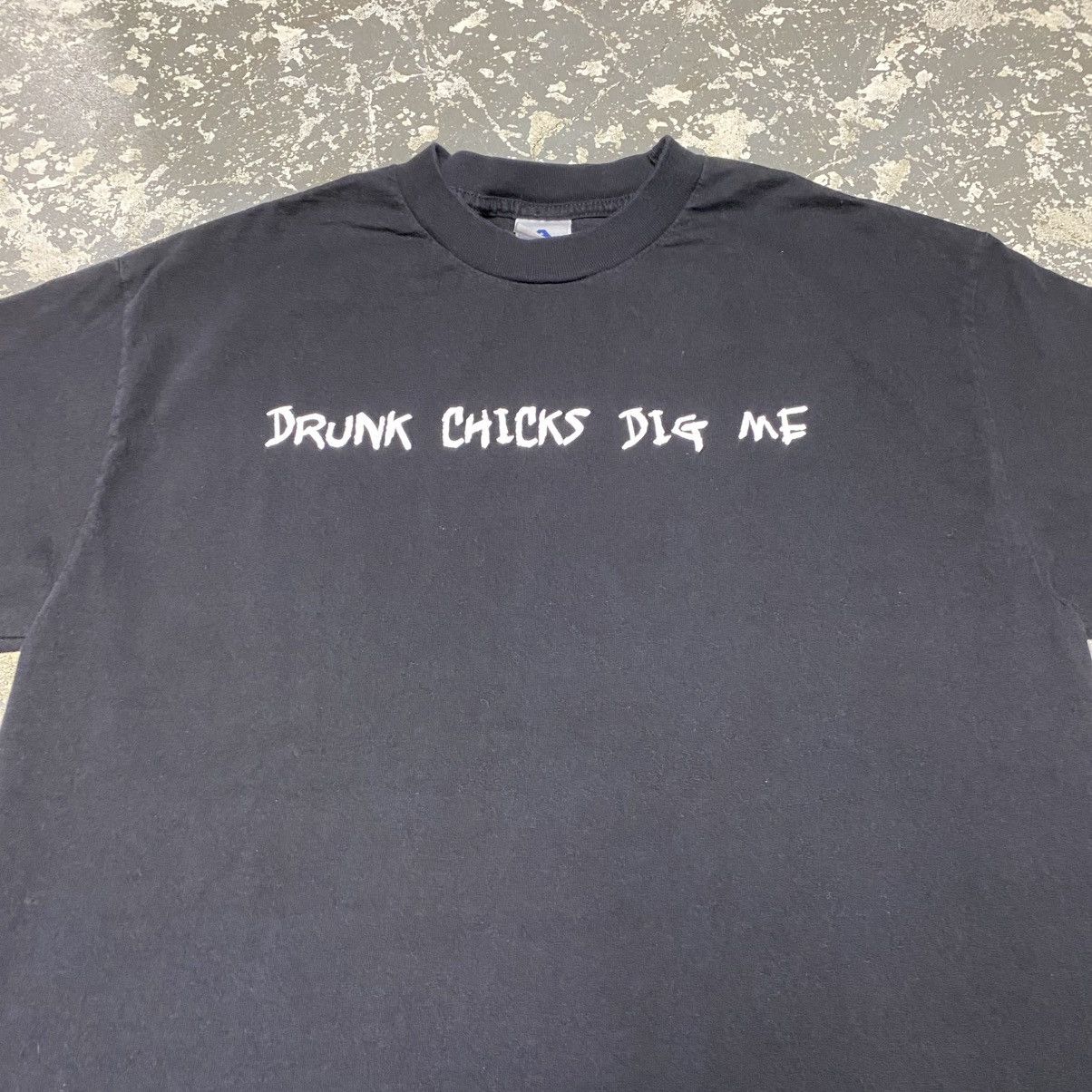 Japanese Brand × Vintage Vintage Drunk Chicks Dig Me Funny Parody Tshirt Size US L / EU 52-54 / 3 - 3 Thumbnail