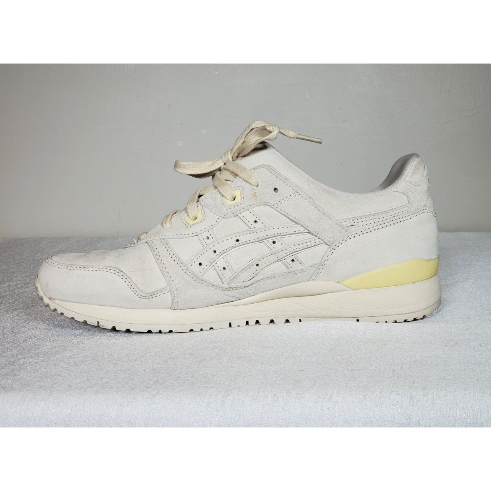 Asics ASICS Gel Lyte III OG Lifestyle Sneakers Vanilla Cream Cream 1201A830 Men US 10 Size US 10 / EU 43 - 3 Thumbnail