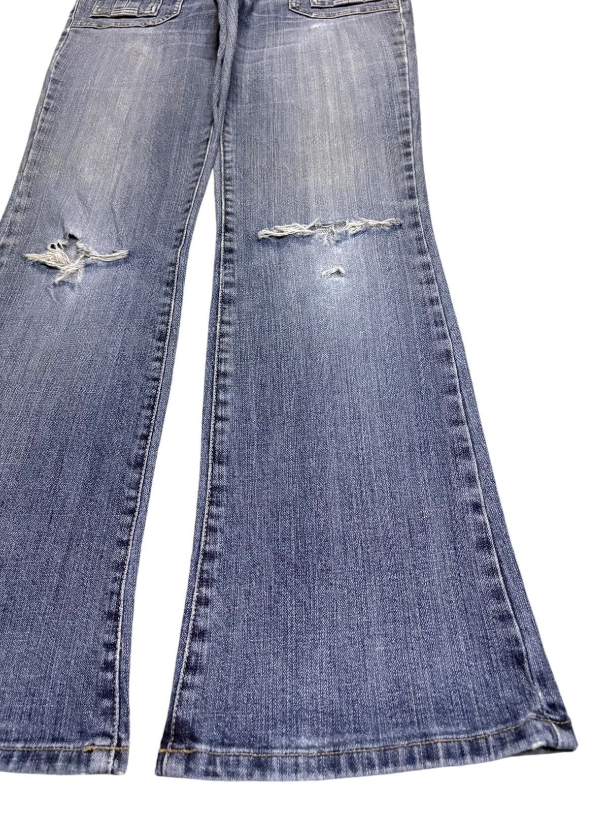 Japanese Brand Vintage Japanese Brand Faded Blue Wash Bush Flare Jeans Size 30" / US 8 / IT 44 - 7 Thumbnail