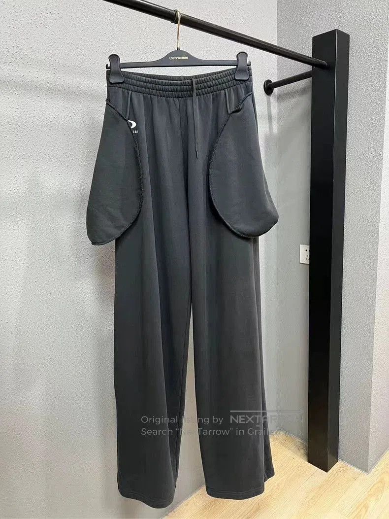 Balenciaga Balenciaga Embroidered Logo Sweatpants. Size US 26 / EU 42 - 1 Thumbnail
