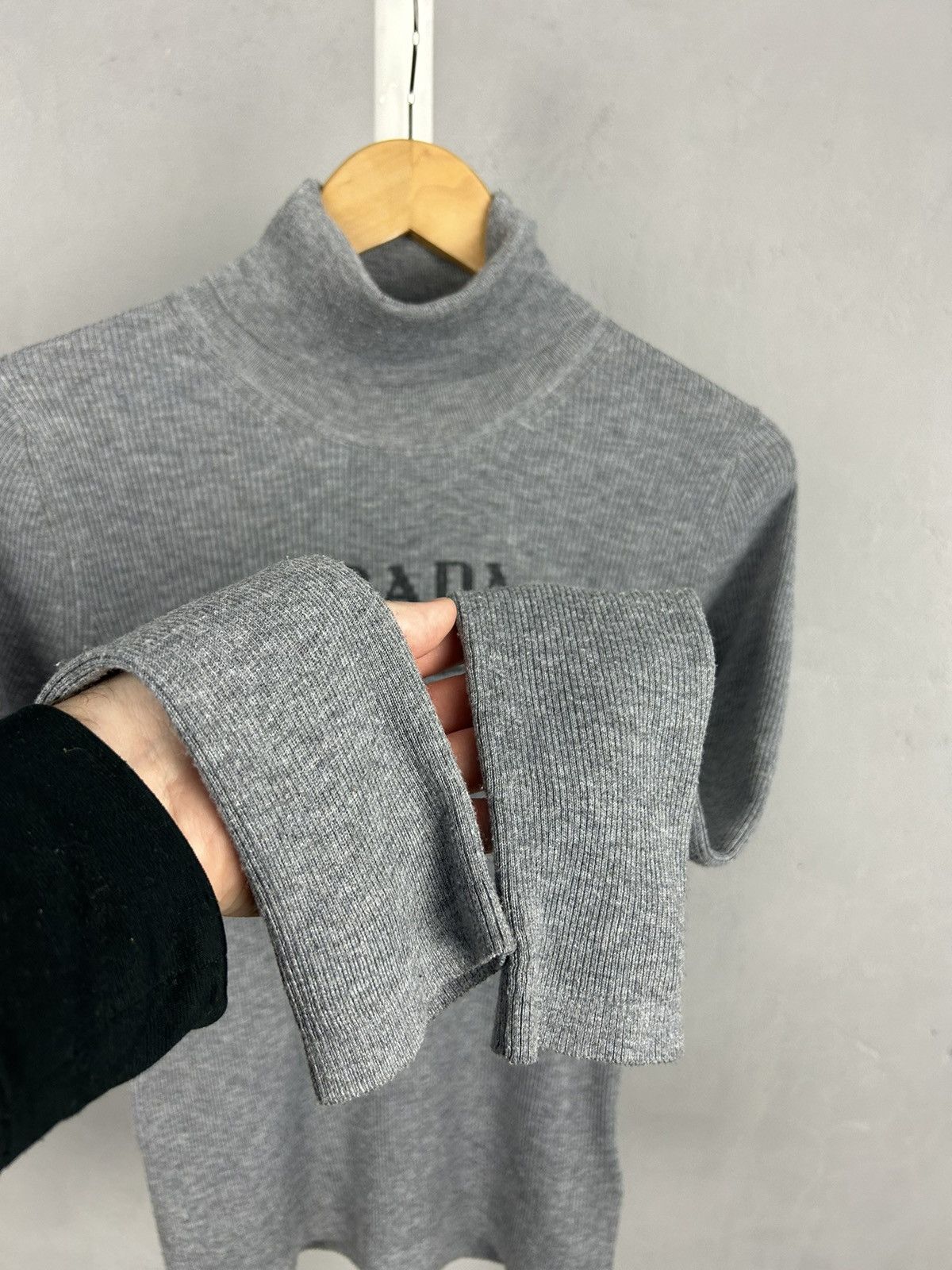 Prada Prada Milano Big Logo Turtleneck Sweater Size XS / US 0-2 / IT 36-38 - 6 Thumbnail