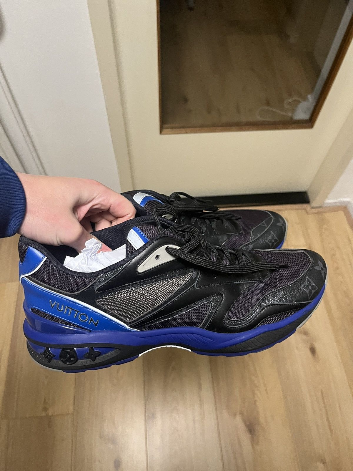 Louis vuitton trainer sneaker 10 fits like 11