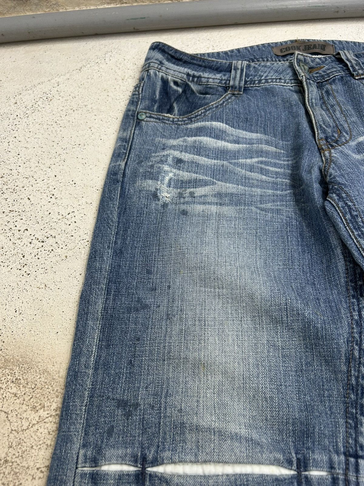 Japanese Brand Cook Jeans Baggy Distressed Denim Knee Panel Whisker Stacked Size US 31 - 12 Thumbnail