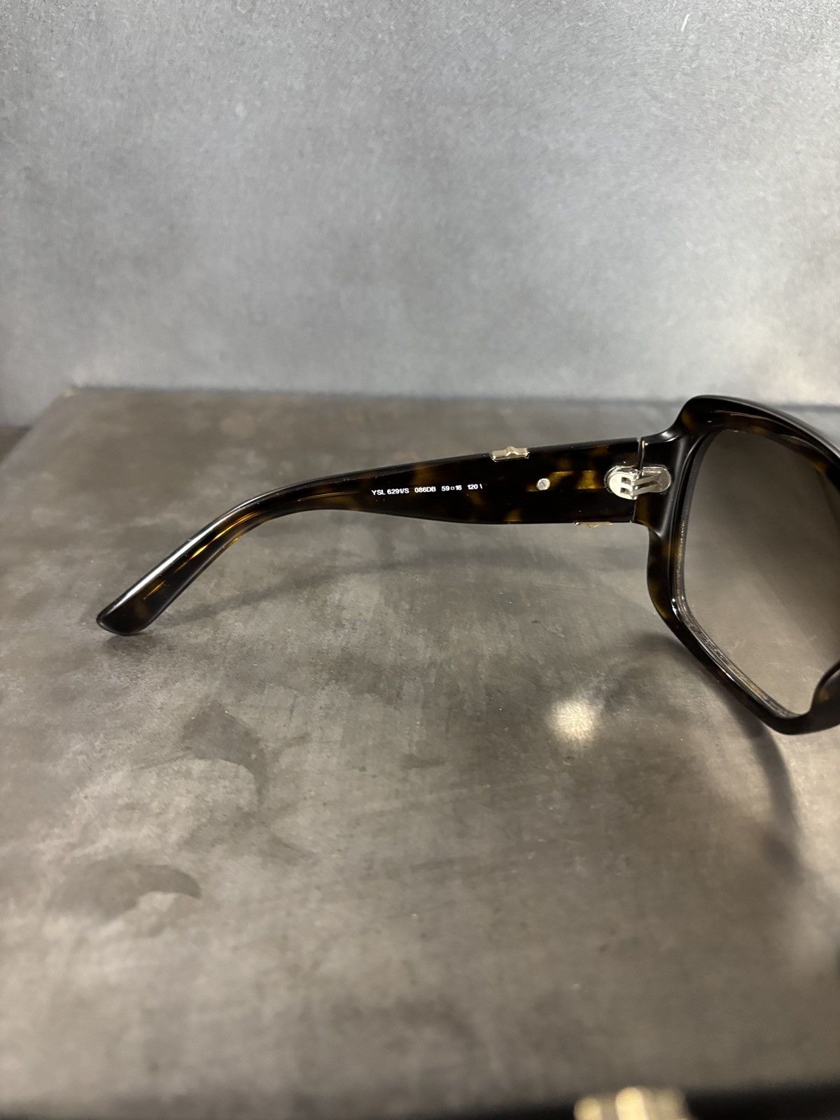 Yves Saint Laurent Yves Saint Laurent Sunglasses Oversized 2010s Size ONE SIZE - 13 Thumbnail