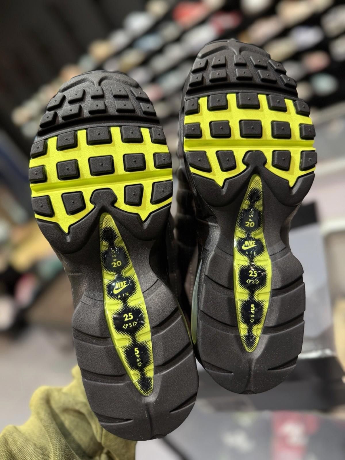 Nike Size 9.5 - Nike Air Max 95 OG 2025/2026 Neon (HM4740 001) Size US 9.5 / EU 42-43 - 12 Thumbnail