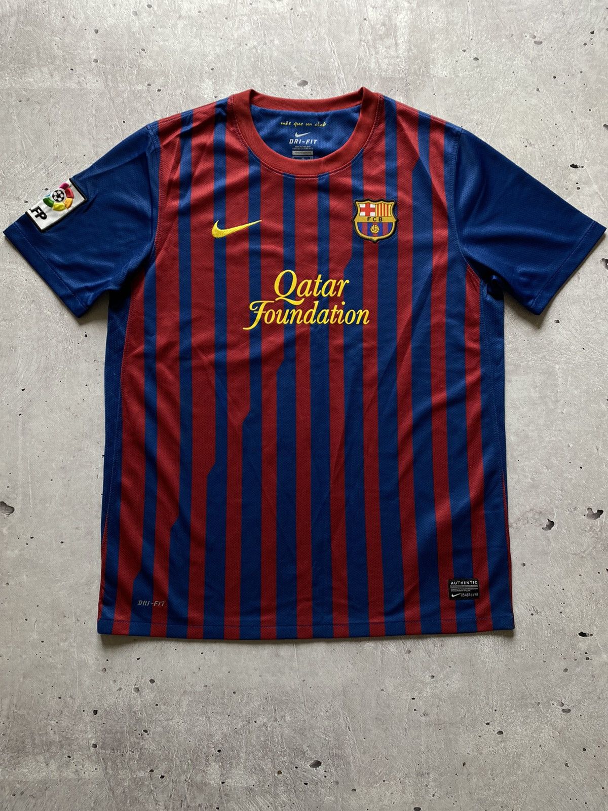 Nike × Vintage 👑Vintage 2011-12 Barcelona Home Shirt Nike Soccer Football Size US S / EU 44-46 / 1 - 2 Thumbnail
