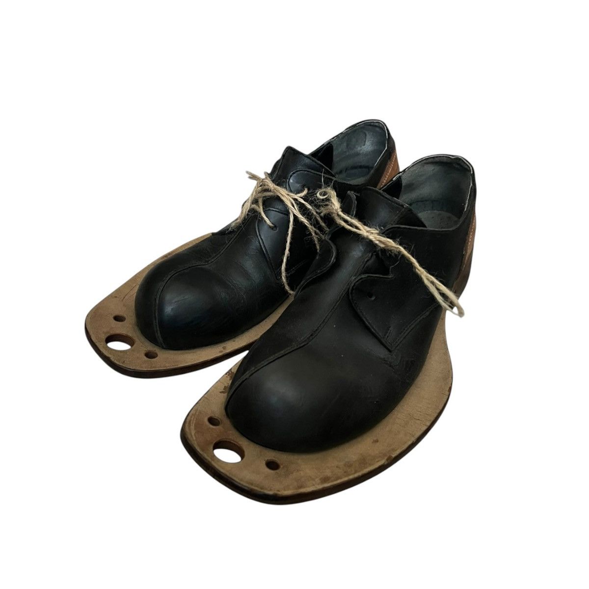 靴 Koji Kuga Chainsaw Toe Heel Loafer koji kuga square toe platforms shoes from the 90s. not much