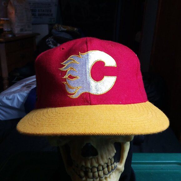 NWT DS American Needle Blockhead Calgary Flames Snap Hat
