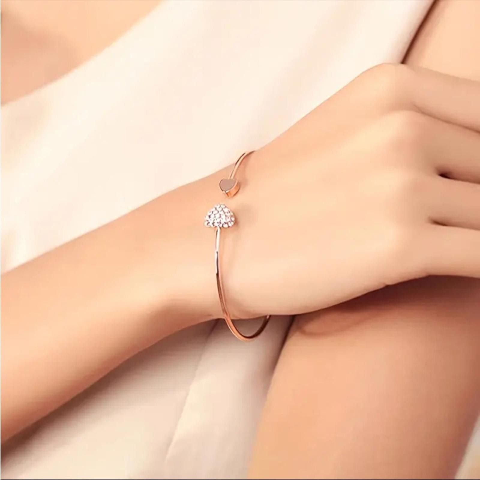 Designer Gold Plated 18k Heart Bracelet Size ONE SIZE - 2 Thumbnail