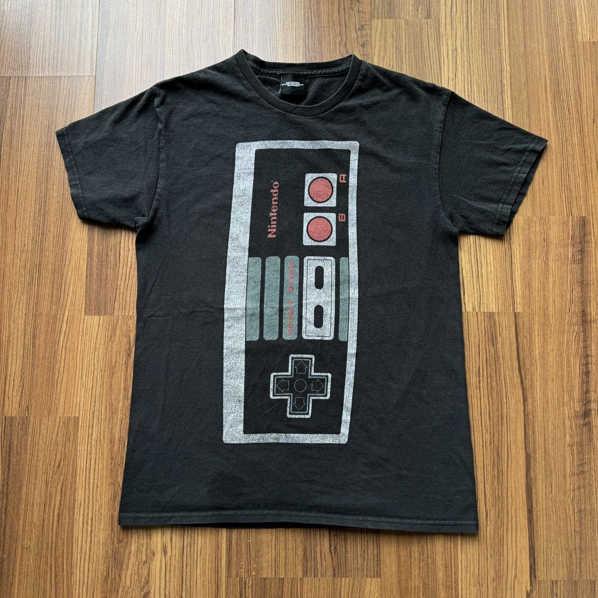 Nintendo × Vintage Nintendo NES controller video game promo tee crazy Y2K 2000s Size US S / EU 44-46 / 1 - 1 Thumbnail