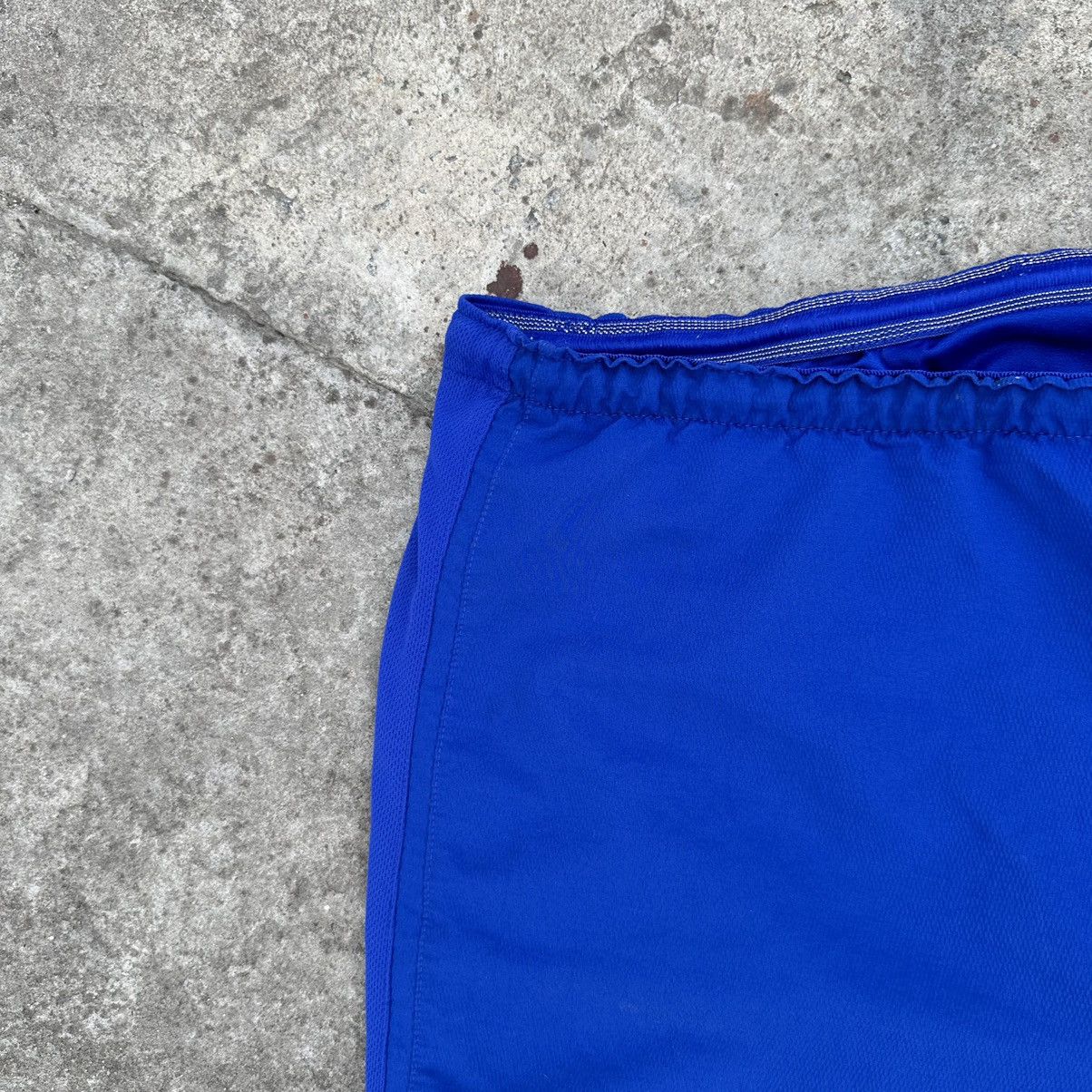 Nike × Vintage Vintage Nike Man.United Shorts Football Y2K 00s Sportwear Size US 38 / EU 54 - 7 Thumbnail