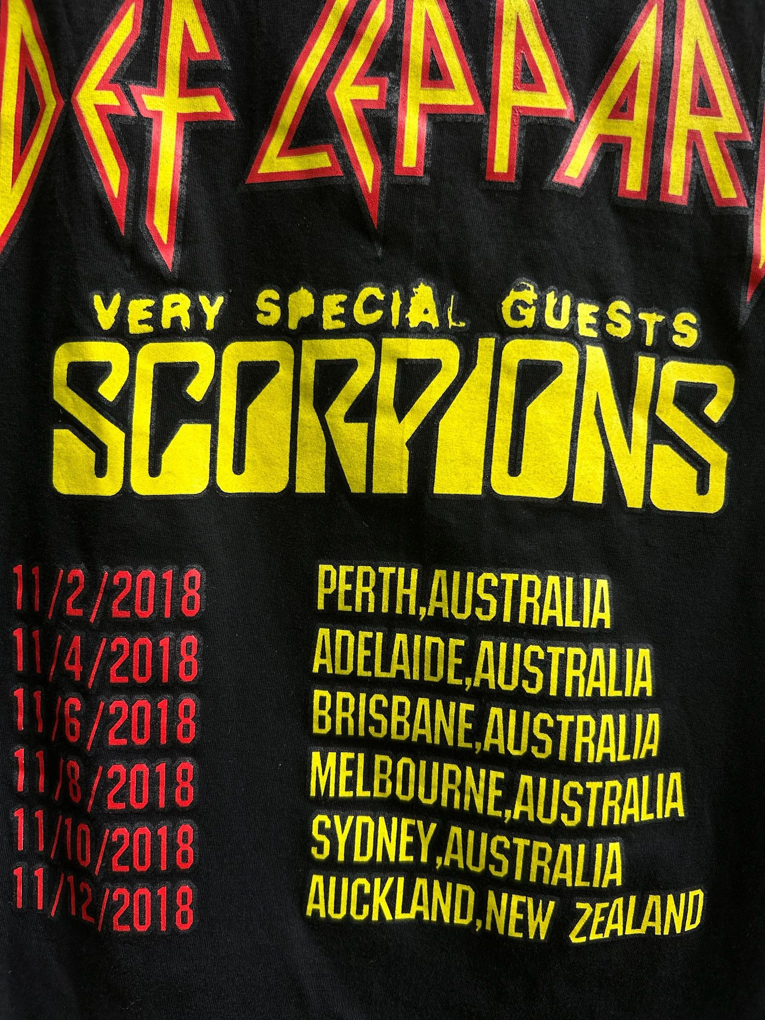 Band Tees Vintage 2018 Def Leppard Scorpions T-shirt Size US XL / EU 56 / 4 - 11 Thumbnail