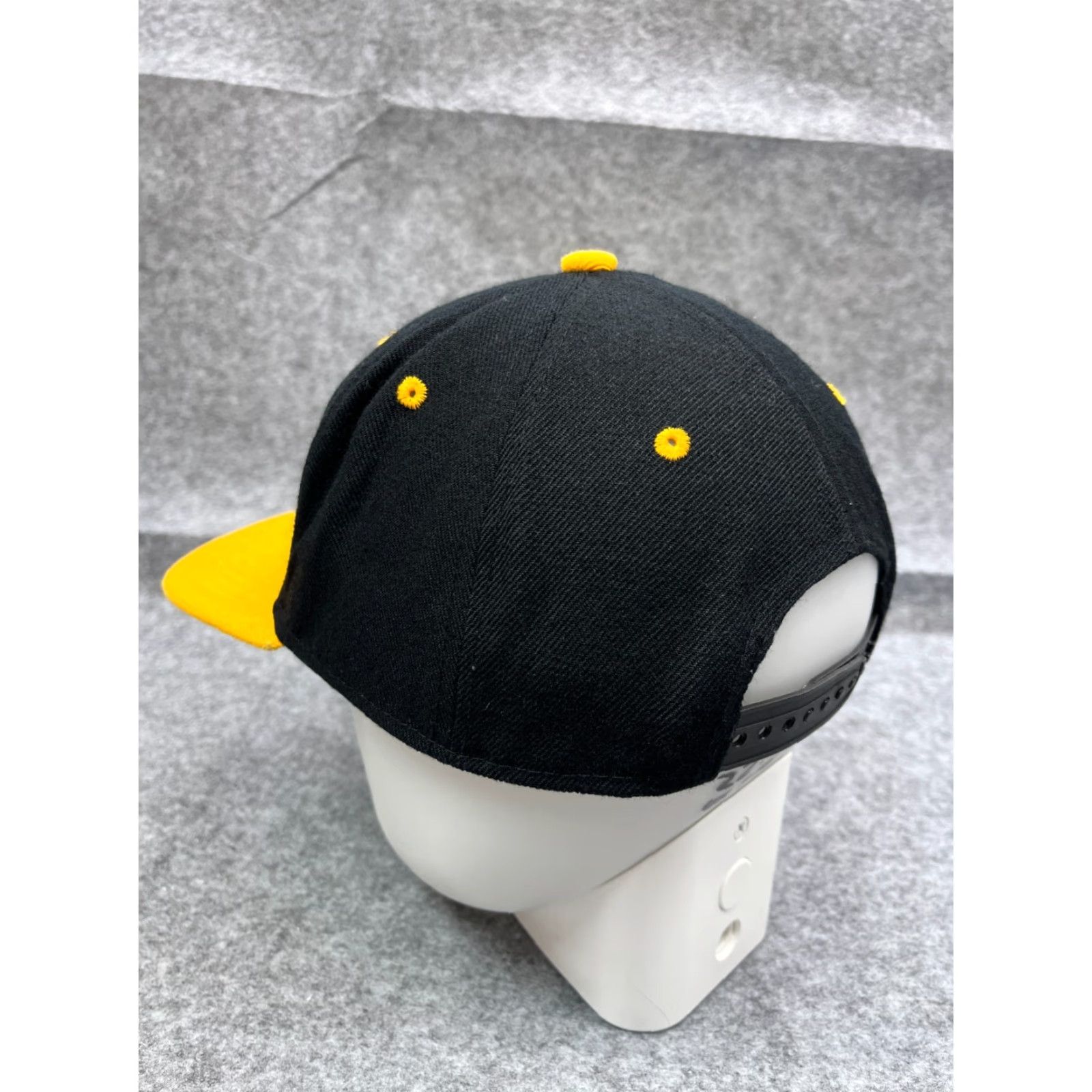Vintage Young & Reckless Hat Cap Snap Back Adult One Size Black Yellow Acrylic Wool Size ONE SIZE - 5 Thumbnail