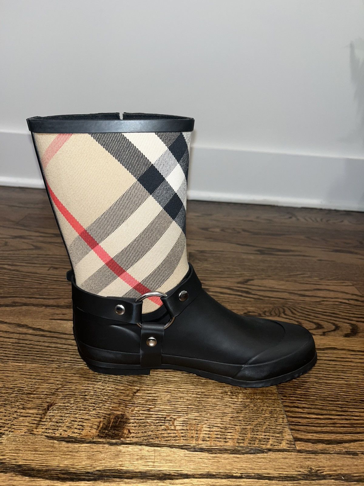 Burberry Burberry Strap Detail House Check Rubber Rain Boots Size US 5 / IT 35 - 9 Thumbnail