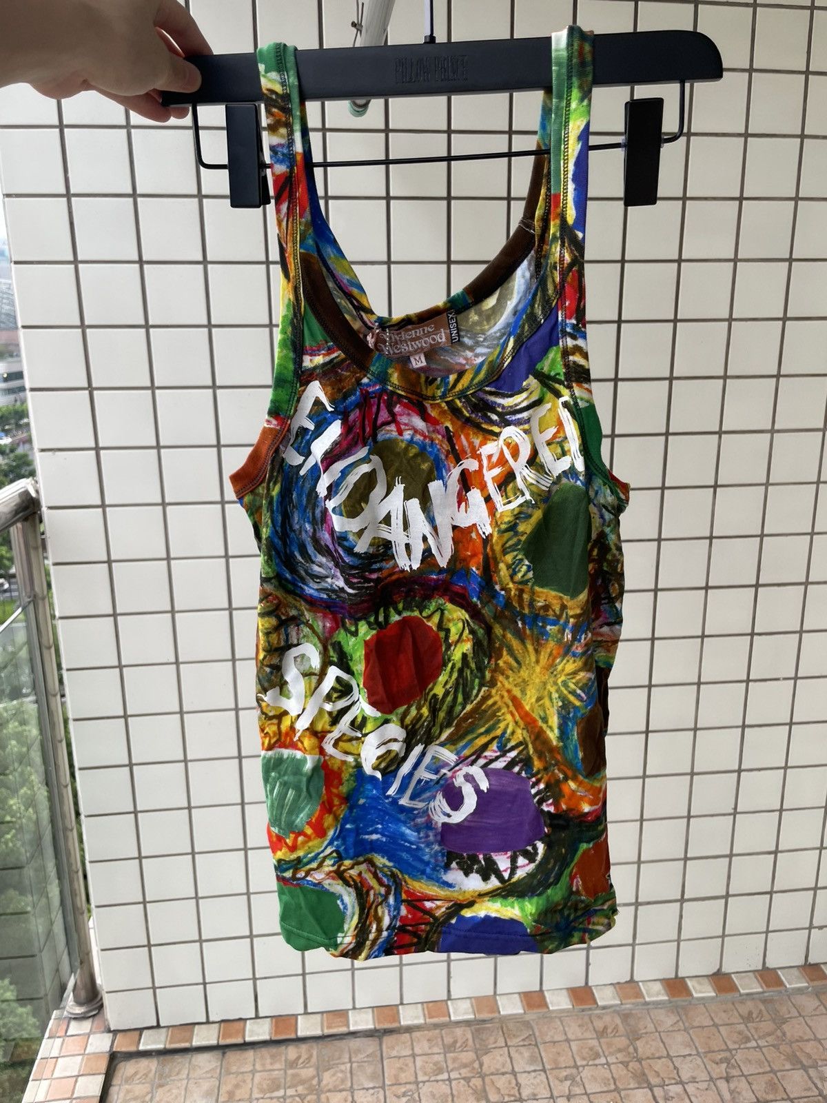 Vivienne Westwood MAN タンクトップ ノースリーブ 黒 SM VivienneWestwoodタンクトップノースリーブ総柄オーブオーヴ