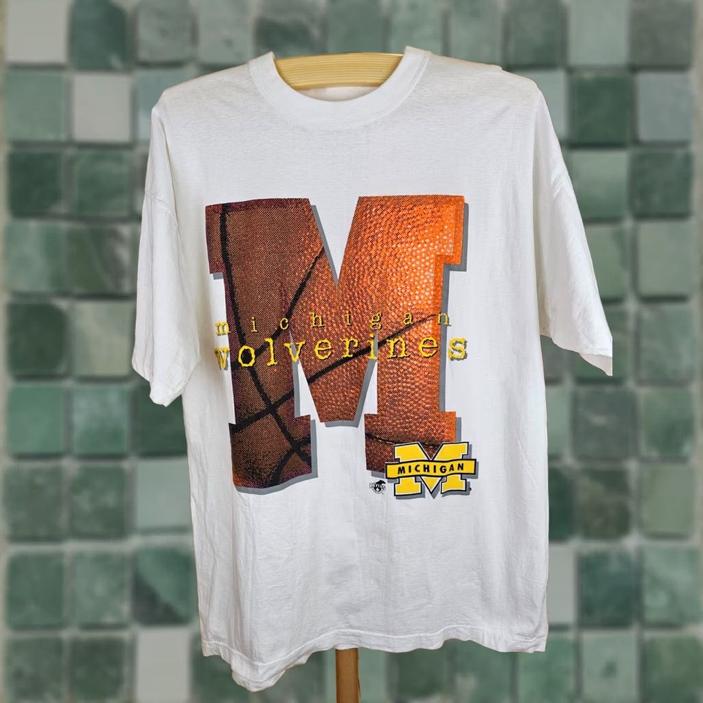 Vintage VINTAGE MICHIGAN WOLVERINES NCCA FOOTBALL WHITE COTTON T-SHIRT XL Mens Size US XL / EU 56 / 4 - 1 Thumbnail