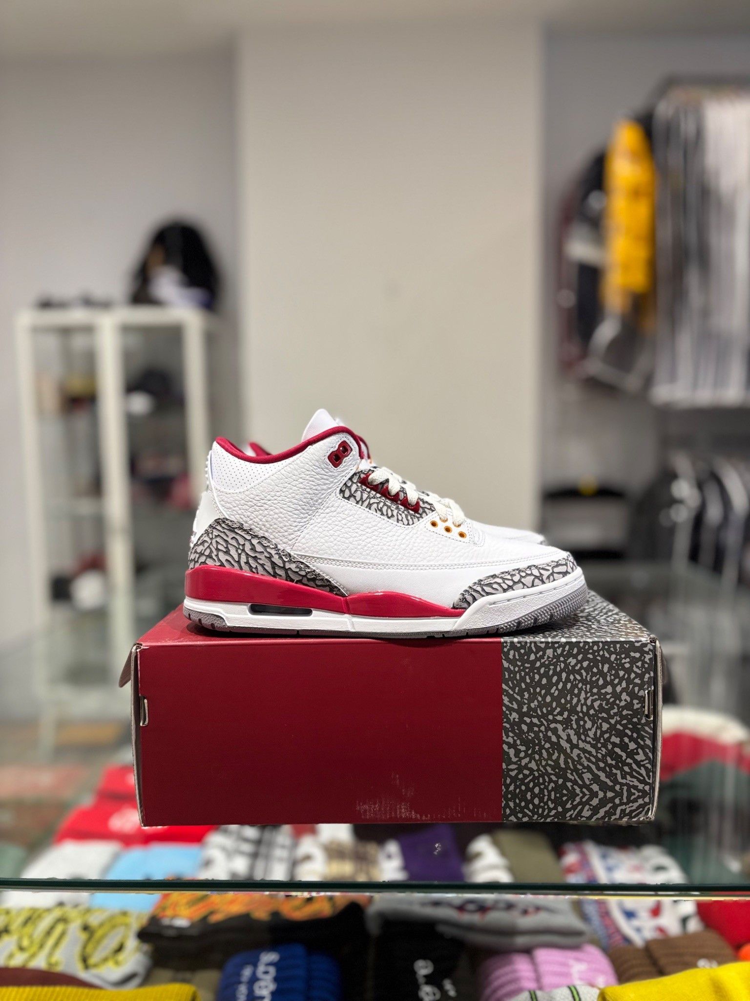 Jordan Brand Jordan 3 Cardinal Red Size US 8.5 / EU 41-42 - 1 Thumbnail