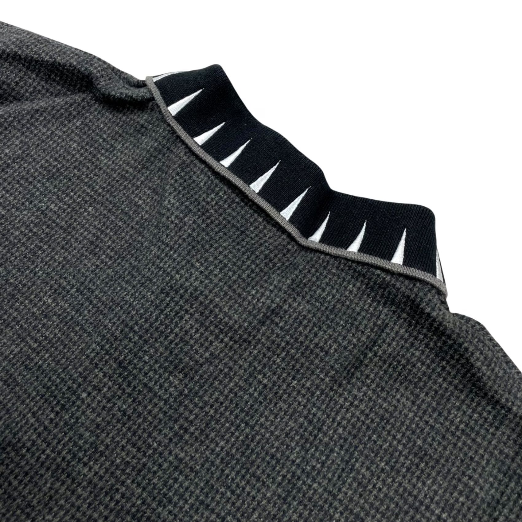 Vintage VINTAGE Greg Norman Polo Shirt Men’s Gray Houndstooth Shark Teeth Collar Medium Size US M / EU 48-50 / 2 - 4 Thumbnail