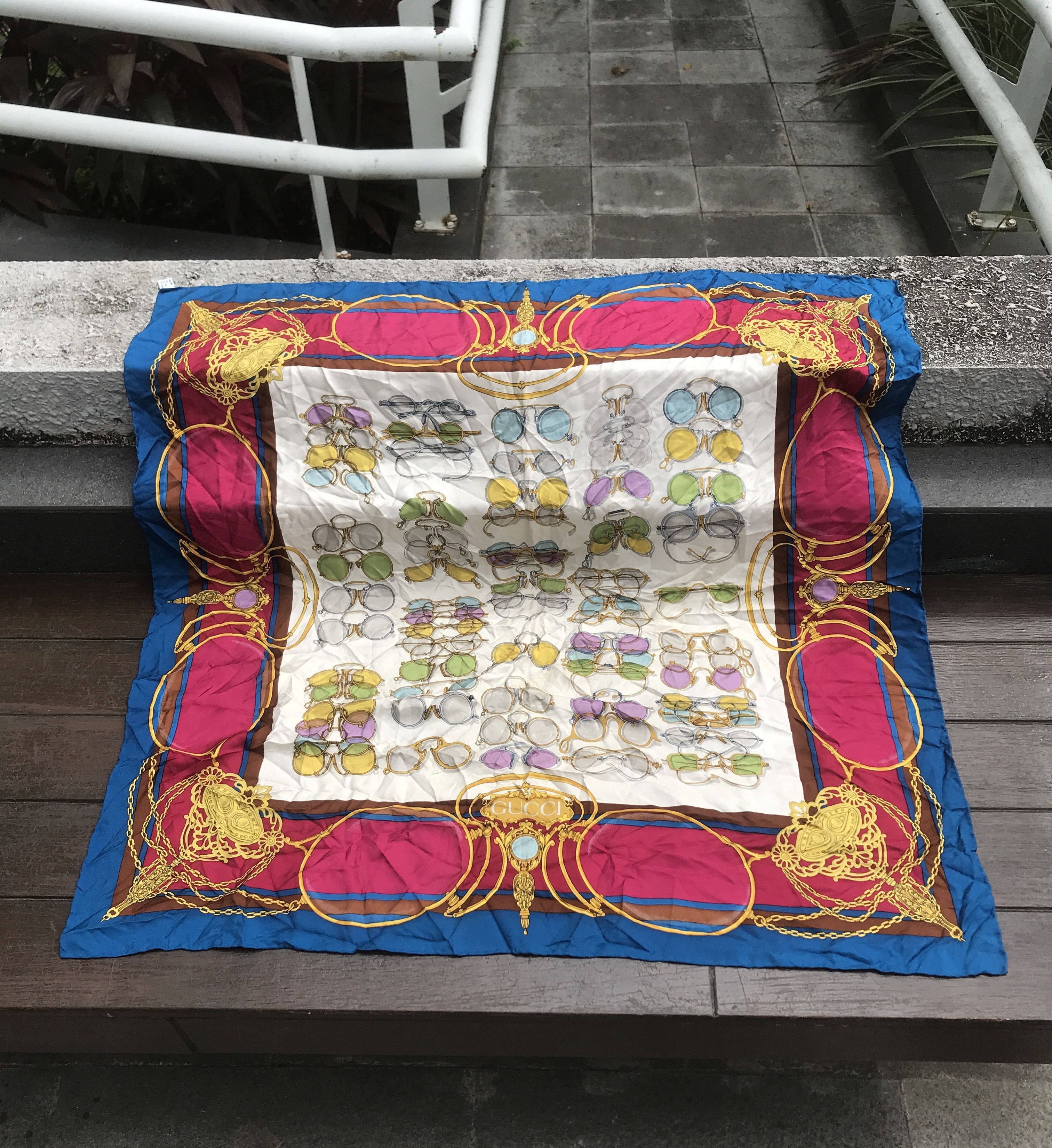 Gucci 💥 RARE 💥 Gucci 90's sunglass print silk scarf Size ONE SIZE - 10 Thumbnail