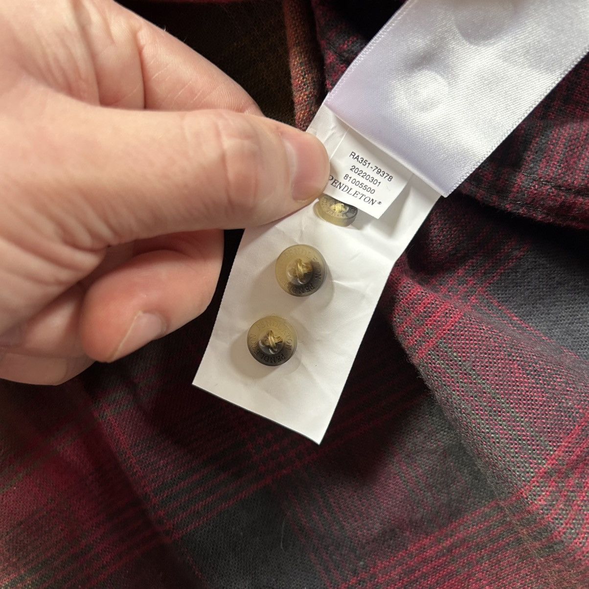 Pendleton HEAVYWEiGHT MASON FLANNEL BUTTON DOWN TAN COYOTE RASPBERRY Size US L / EU 52-54 / 3 - 6 Thumbnail