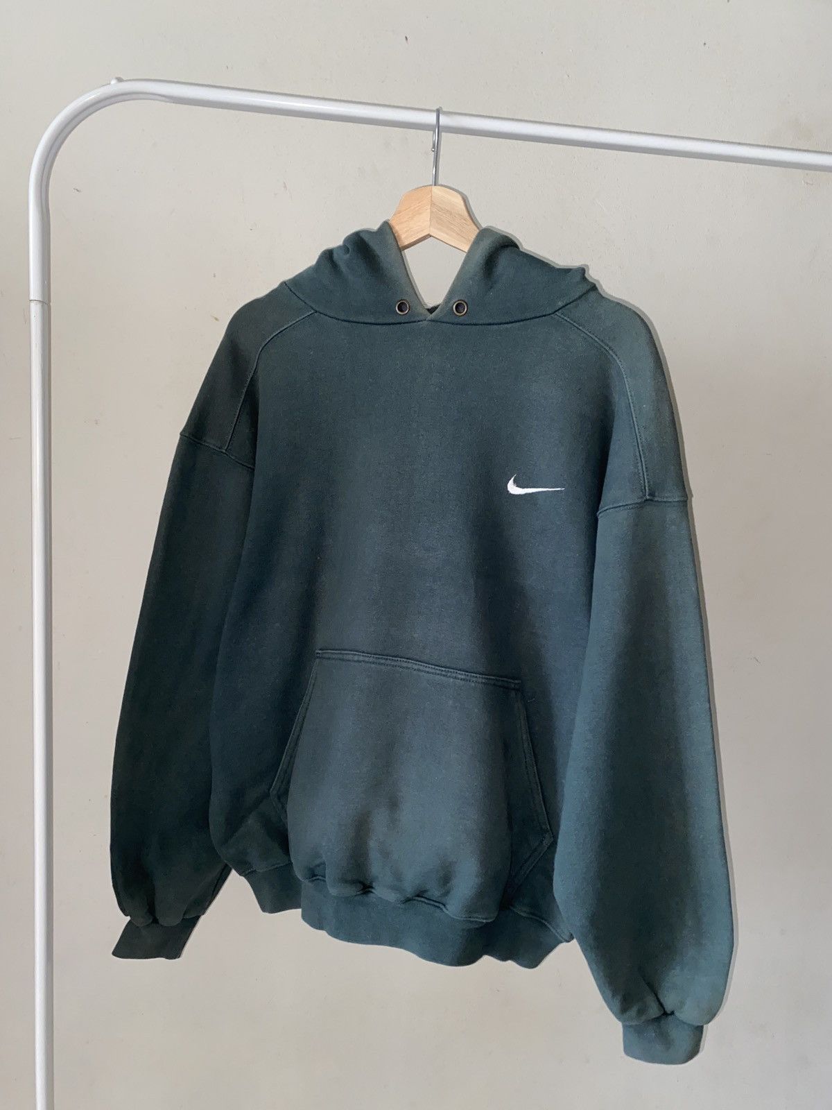 Nike × Vintage Vintage Thrashed 1990s Nike Pullover Hoodie Size US M / EU 48-50 / 2 - 2 Thumbnail