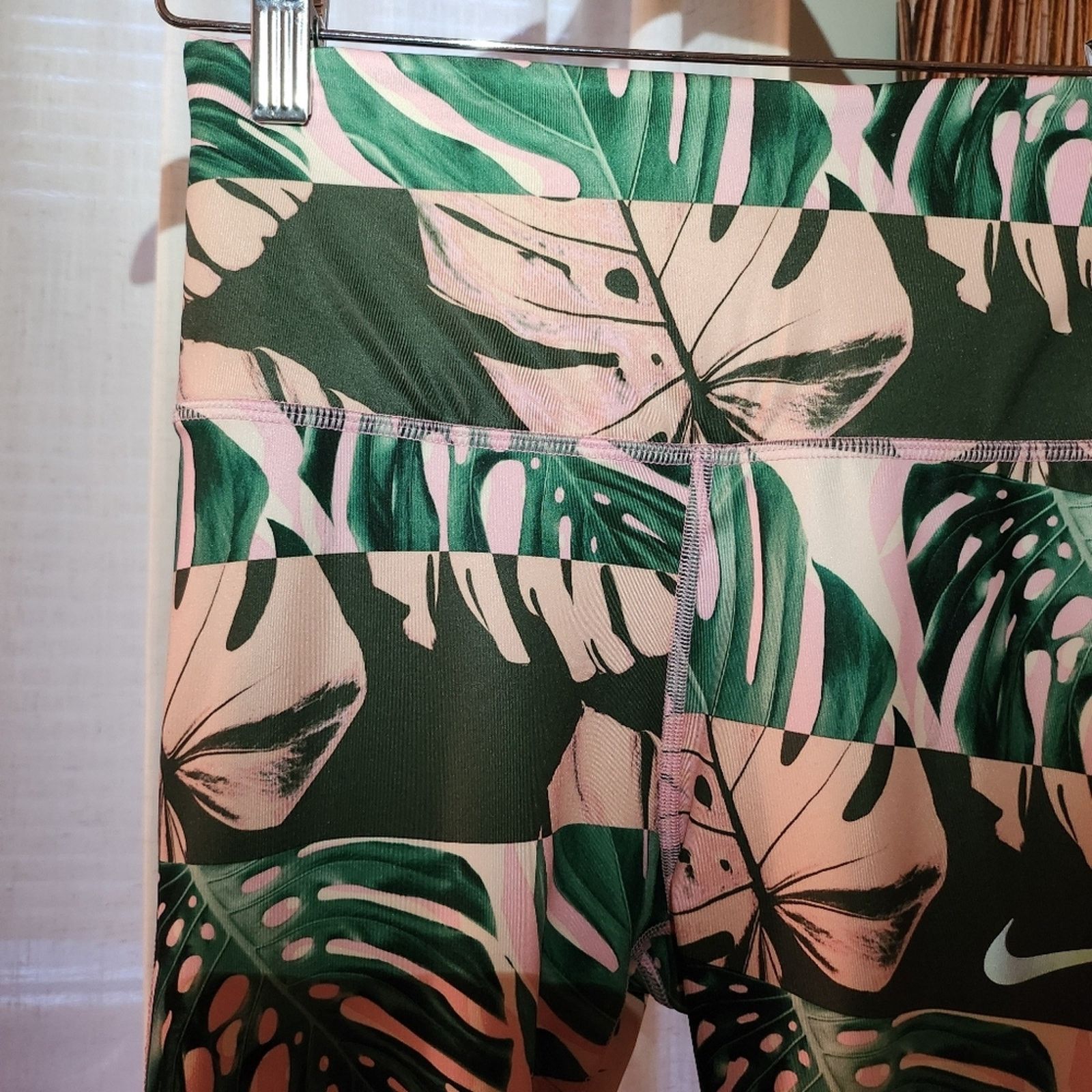 Nike Nike Dri fit Capri Tropical leggings Size 32" / US 10 / IT 46 - 6 Thumbnail